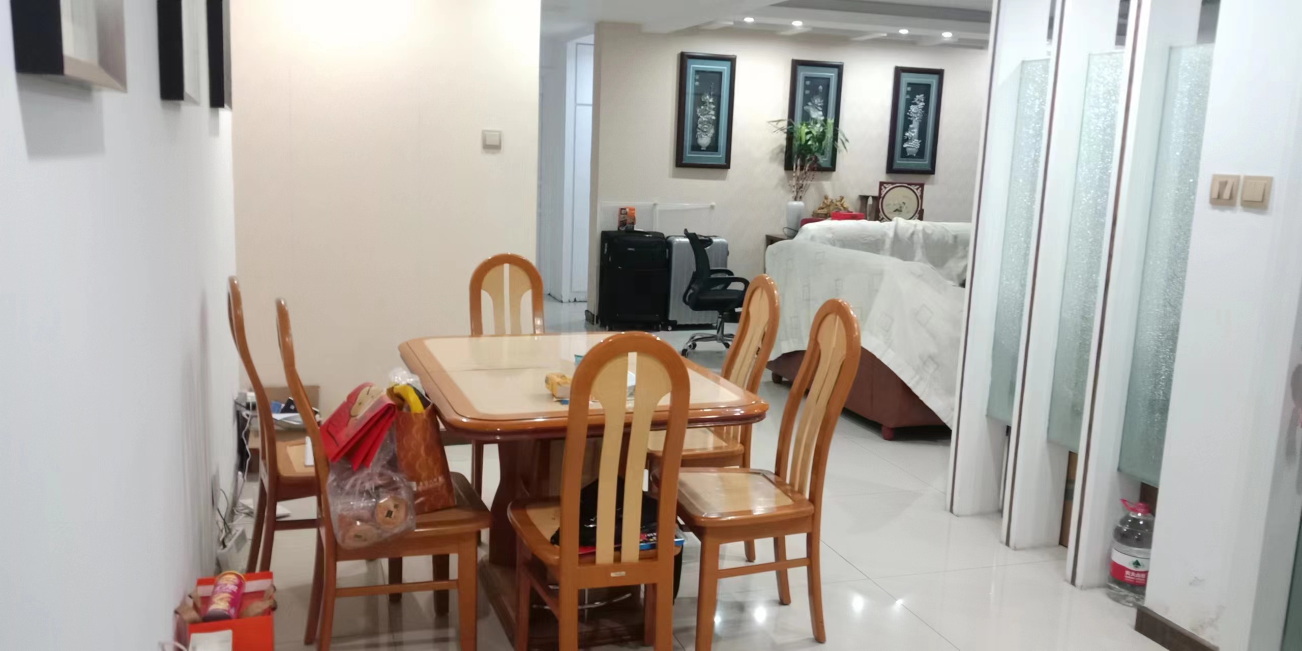 王府大厦 3室2厅2卫 164.00m²