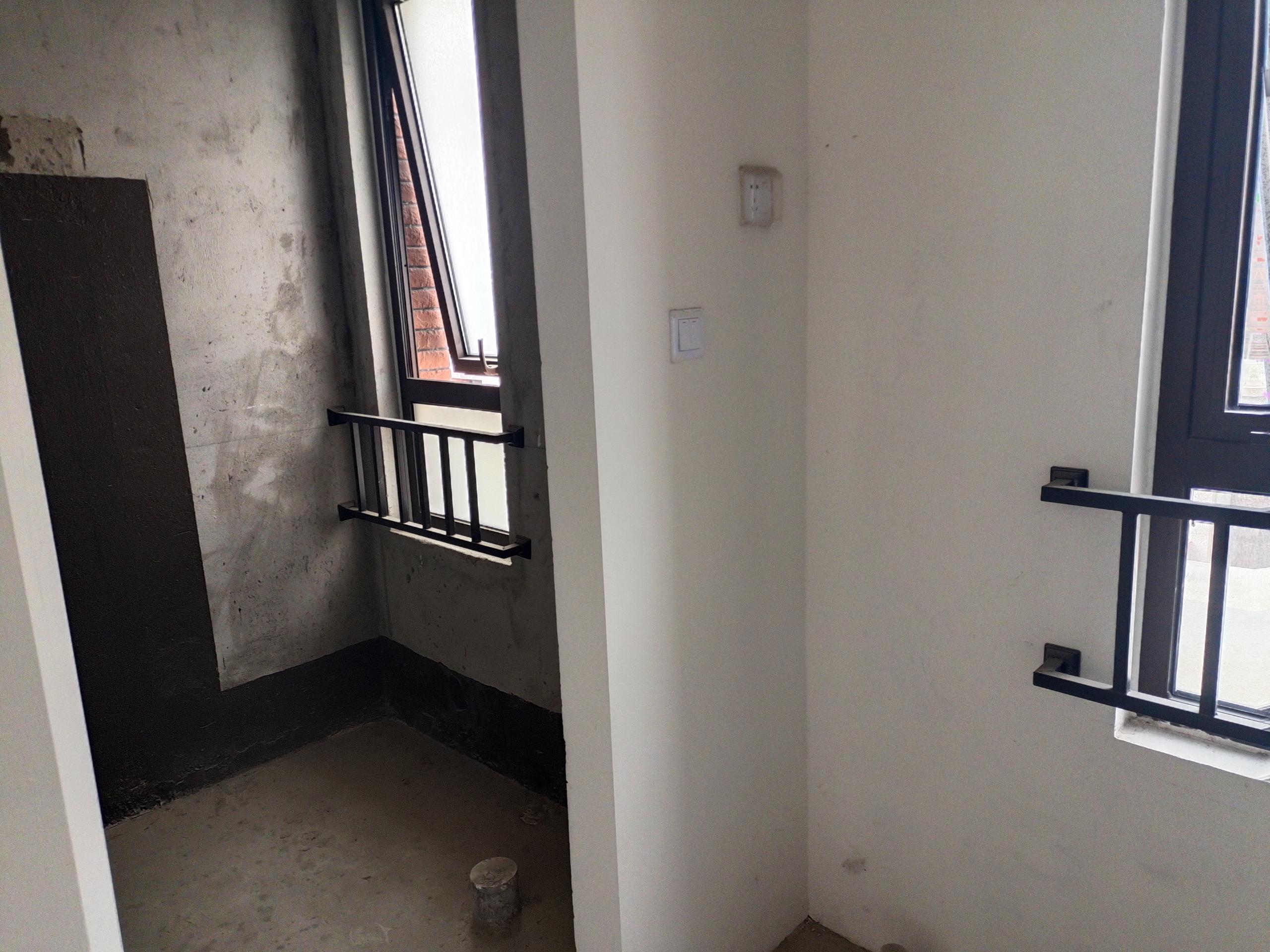 德庆苑 4室3厅3卫 135.11m&sup2;