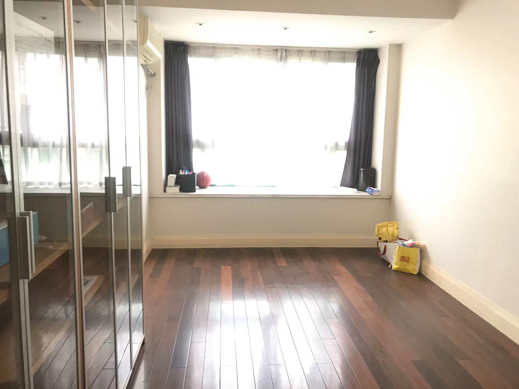 都市华城 3室2厅2卫 152m&sup2;