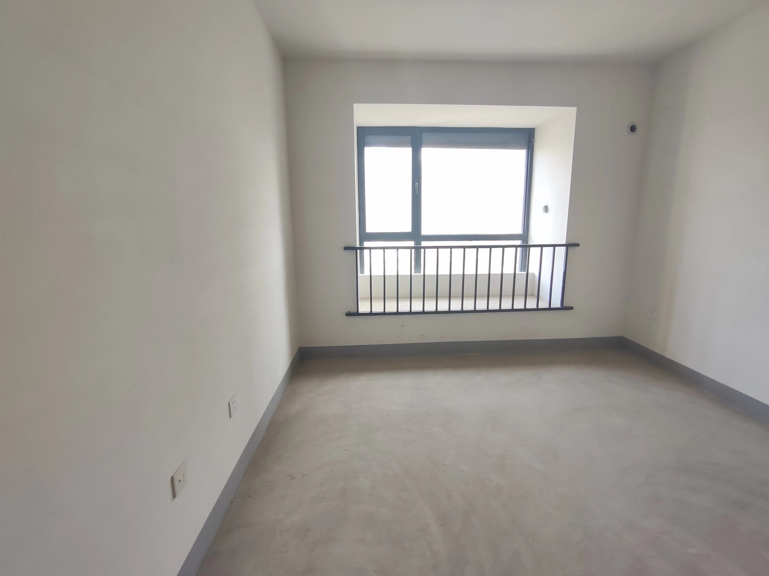 翠园 3室2厅2卫 106m&sup2;