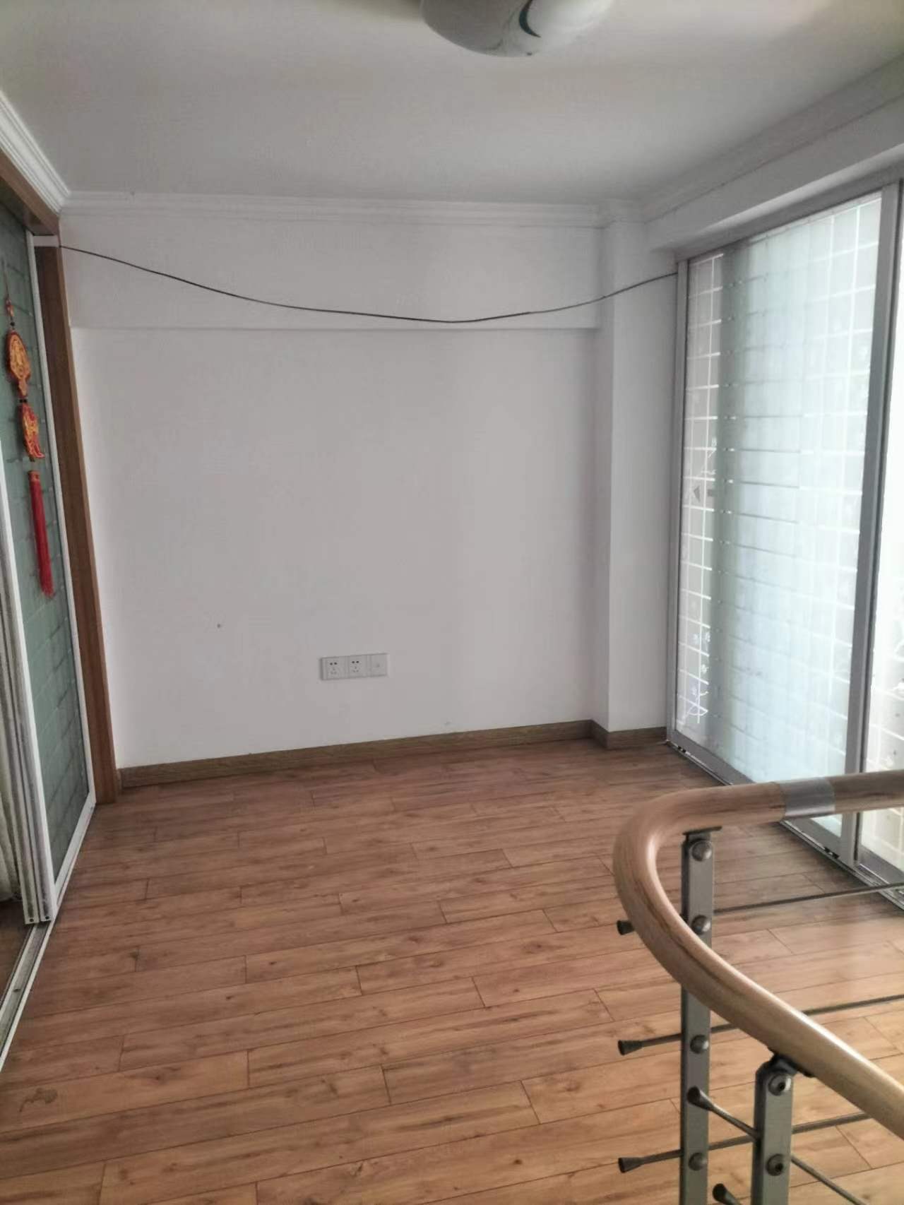 鸿运大厦 2室1厅1卫 100m&sup2;