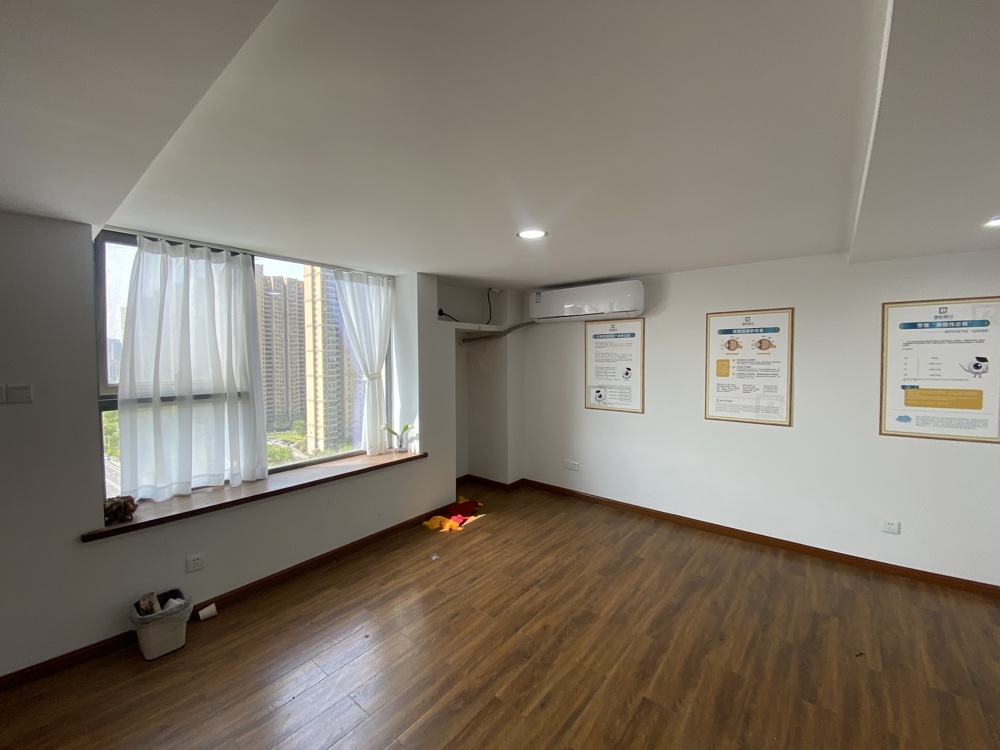 绿洲国际商务公馆C 2室1厅2卫 73m&sup2;