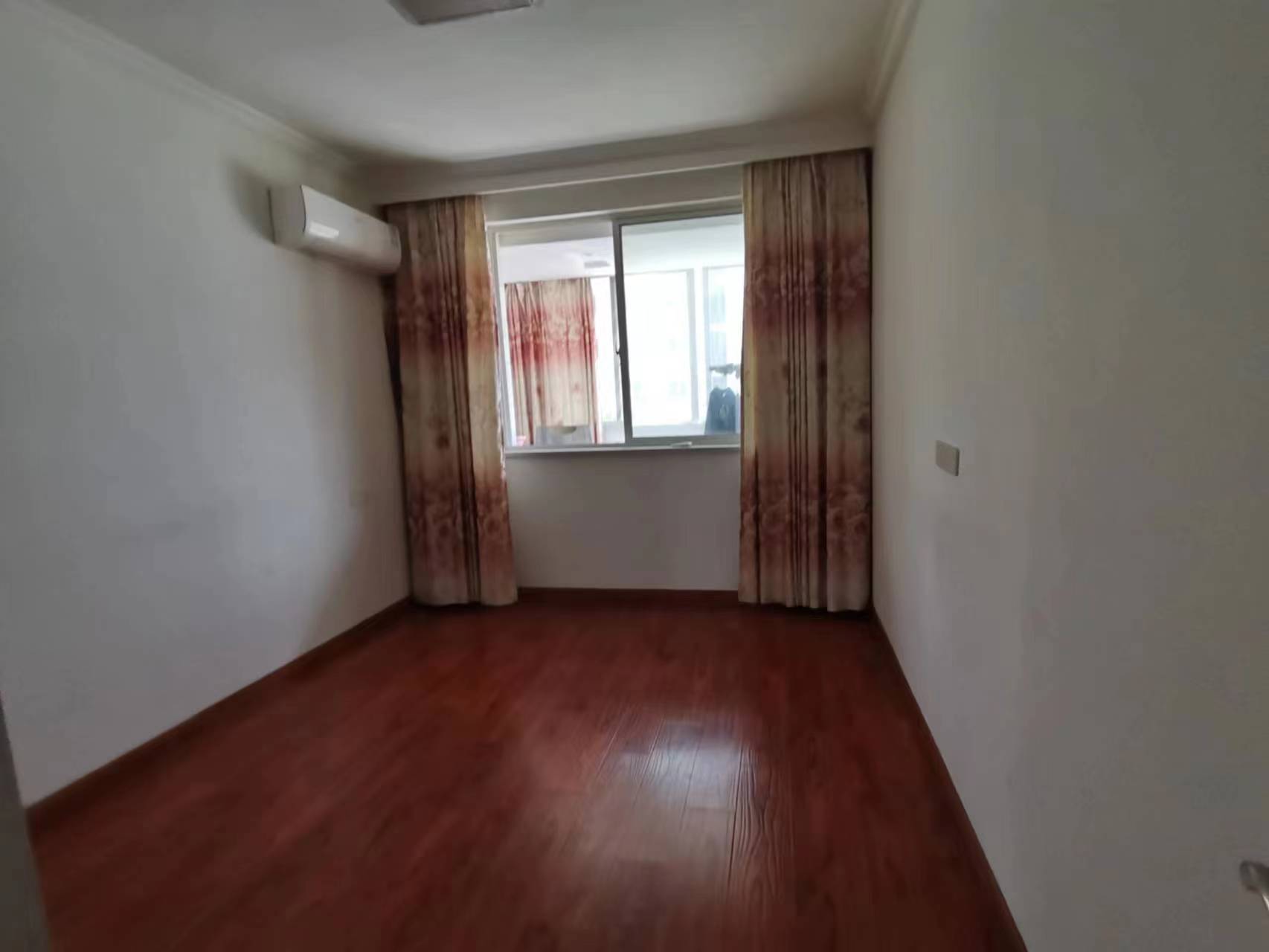 金霞东苑 3室2厅2卫 133m&sup2;