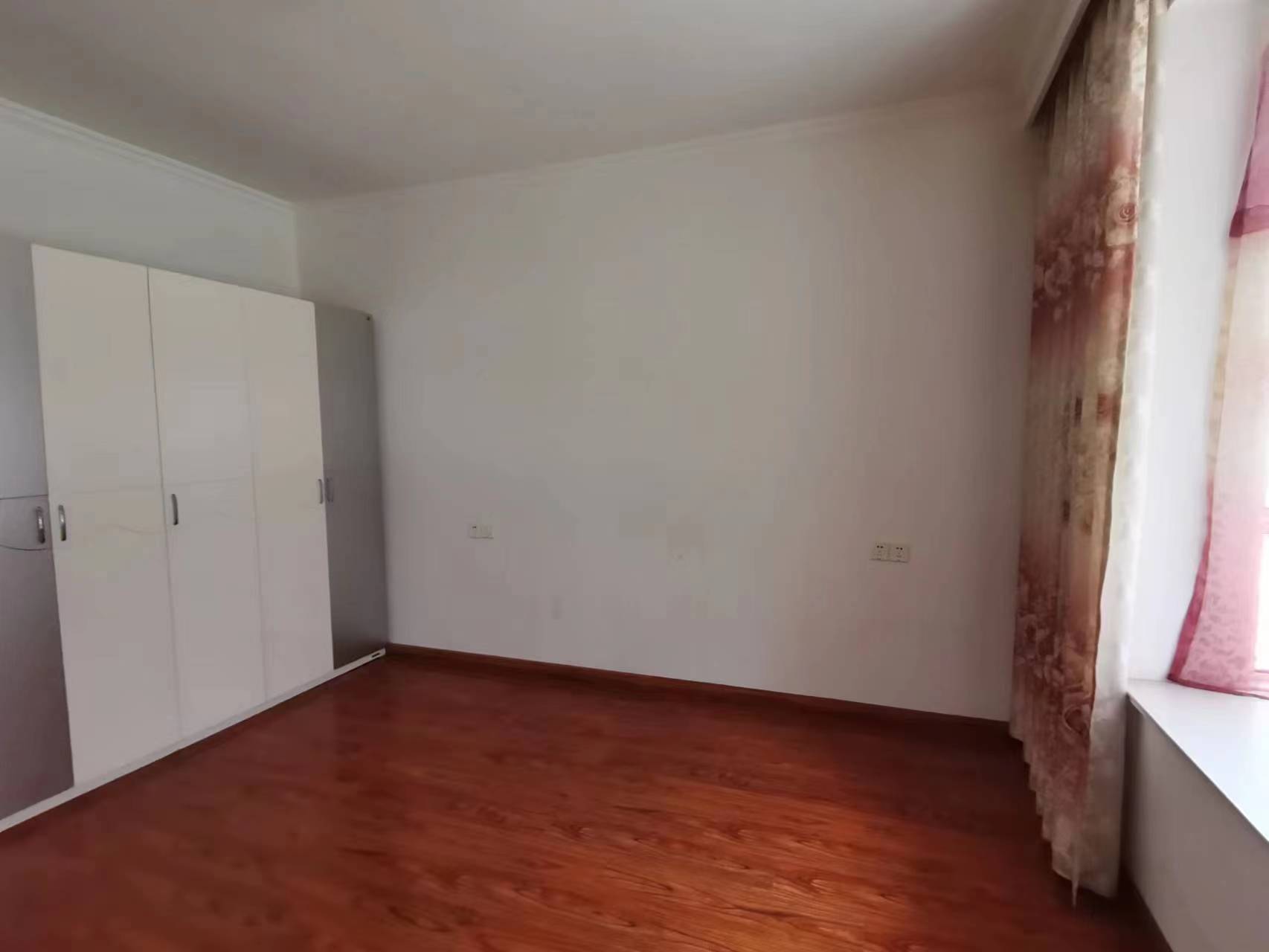 金霞东苑 3室2厅2卫 133m&sup2;