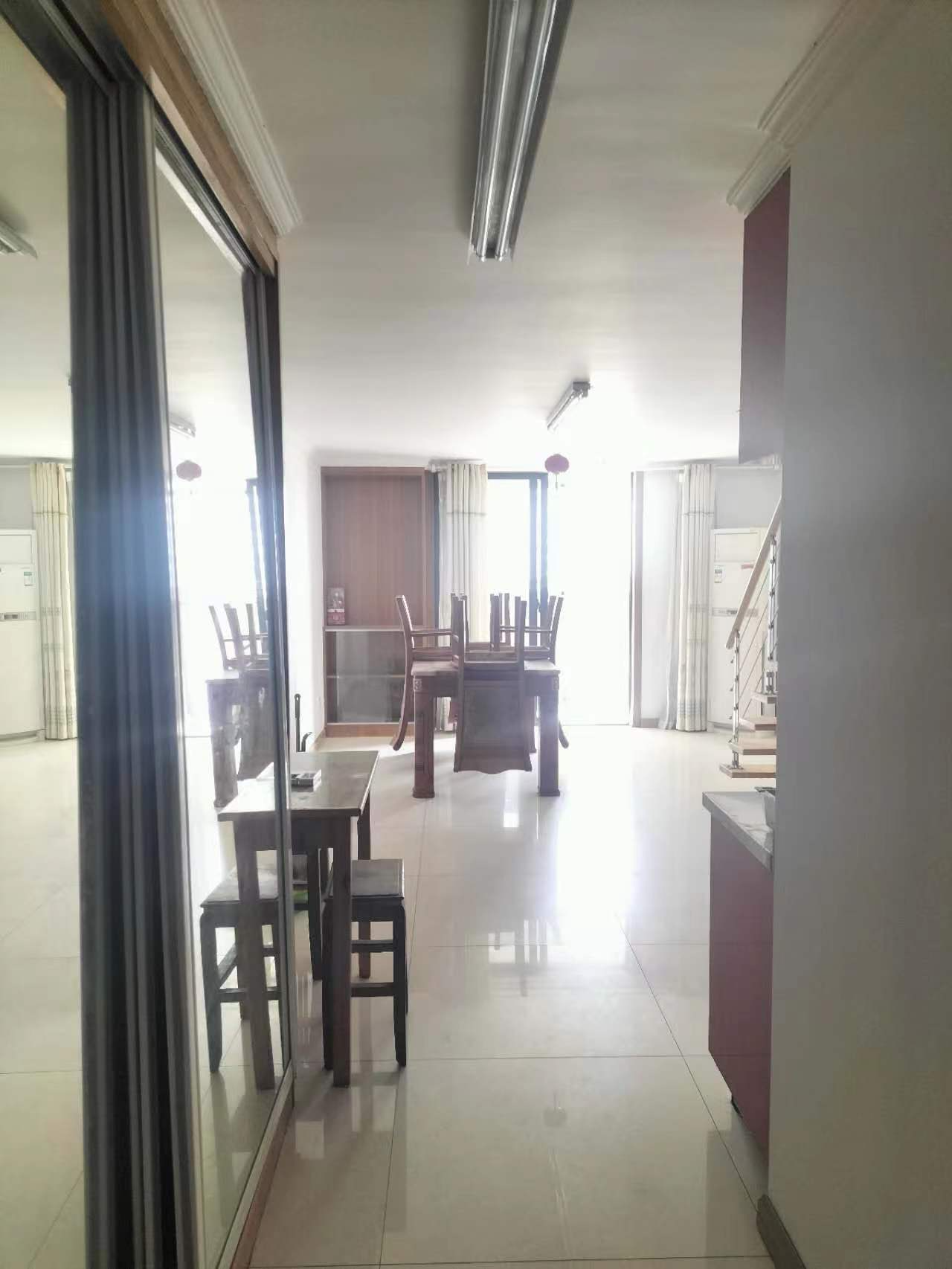 鸿运大厦 2室1厅1卫 50m&sup2;