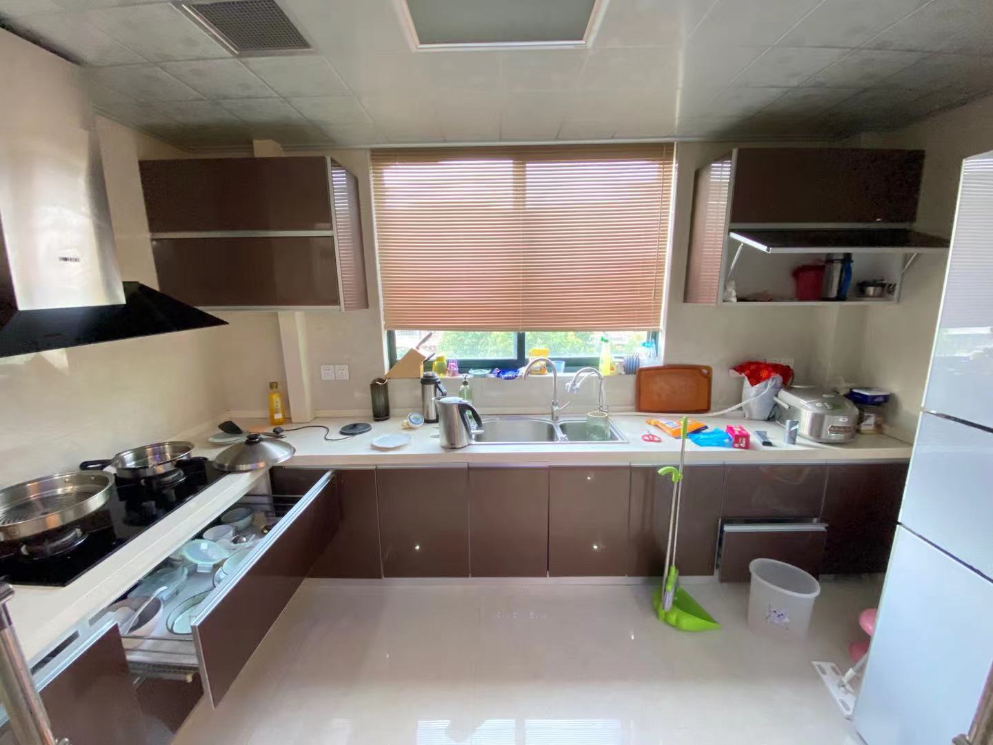 名人世家 3室2厅2卫 143.00m&sup2;