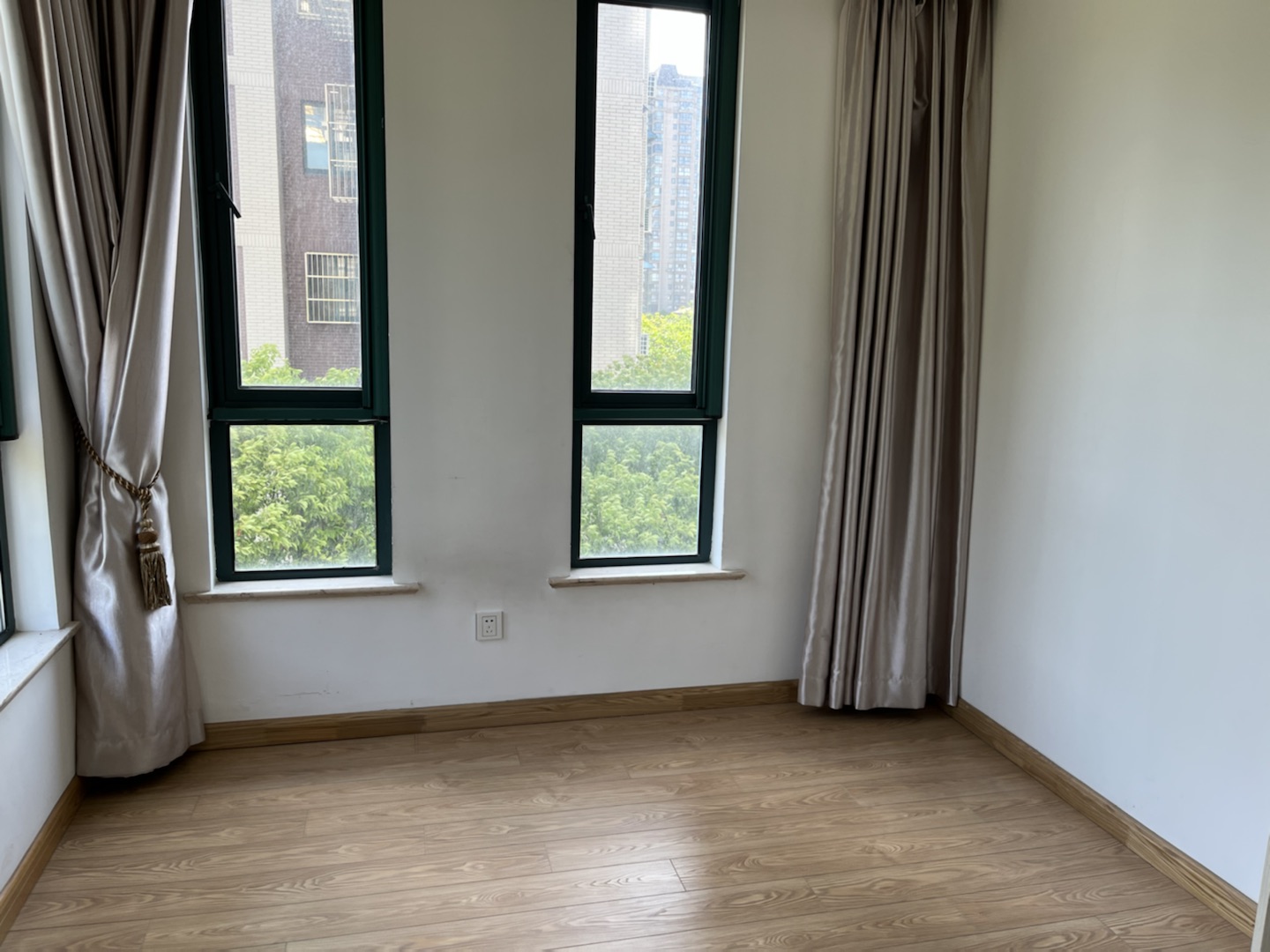 名人世家 3室2厅2卫 143.00m&sup2;