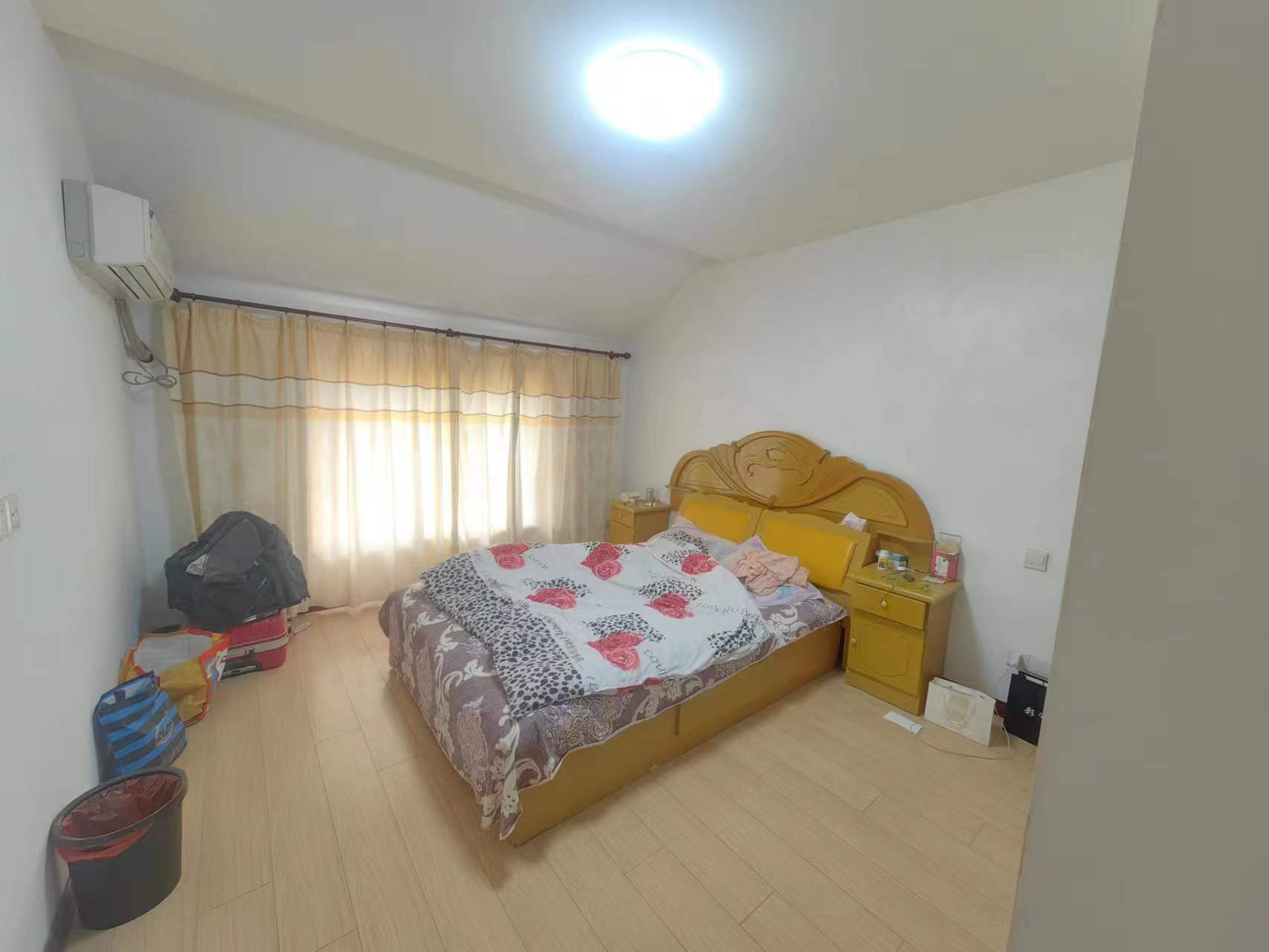 天山花苑 5室3厅2卫 233m&sup2;