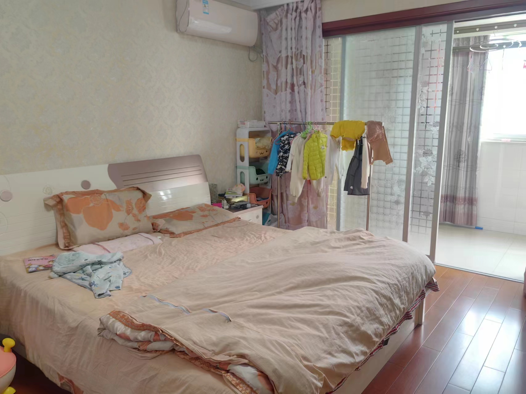 天山花苑 5室3厅2卫 233m&sup2;