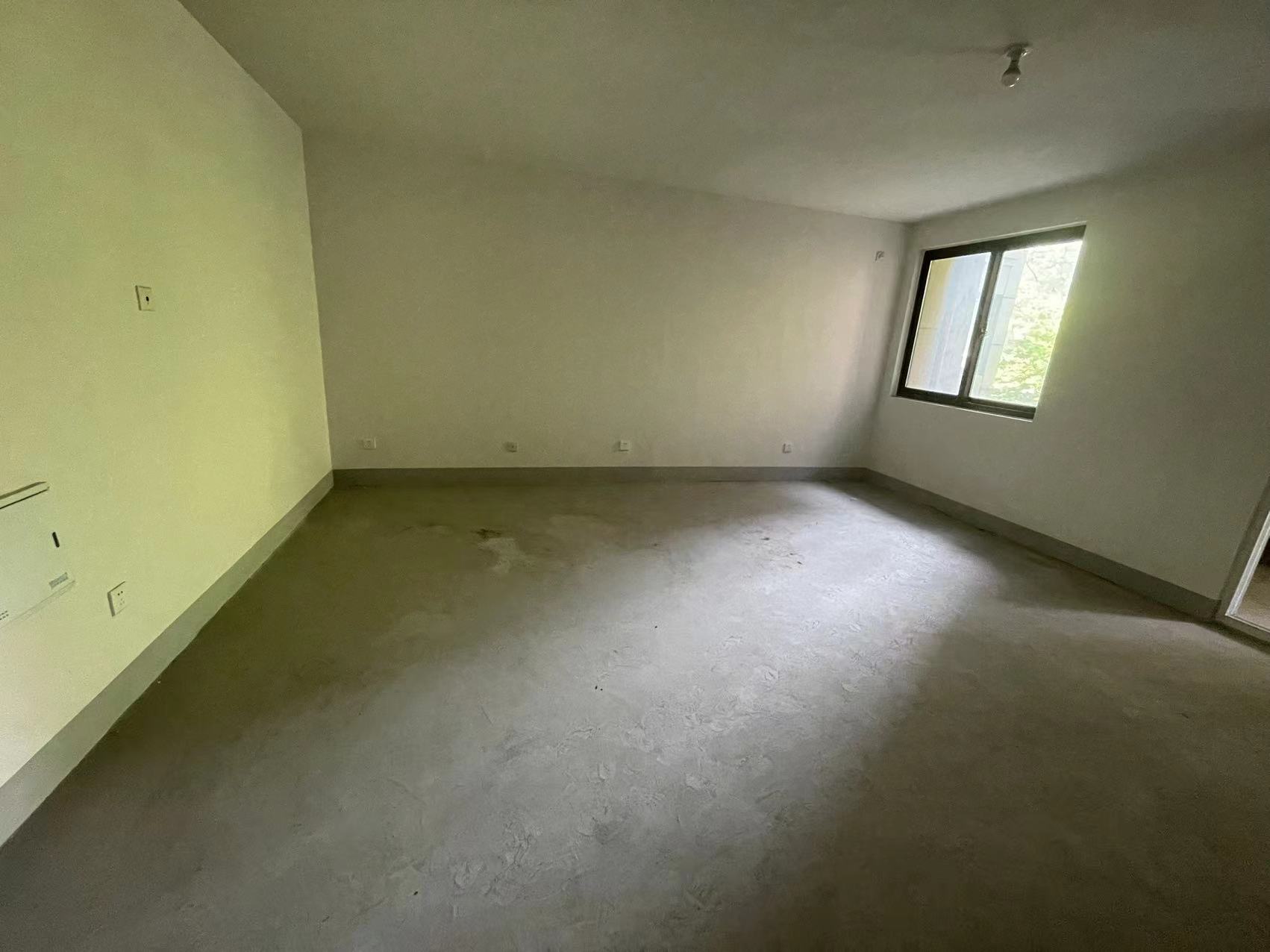 临江家园 3室2厅2卫 126m²