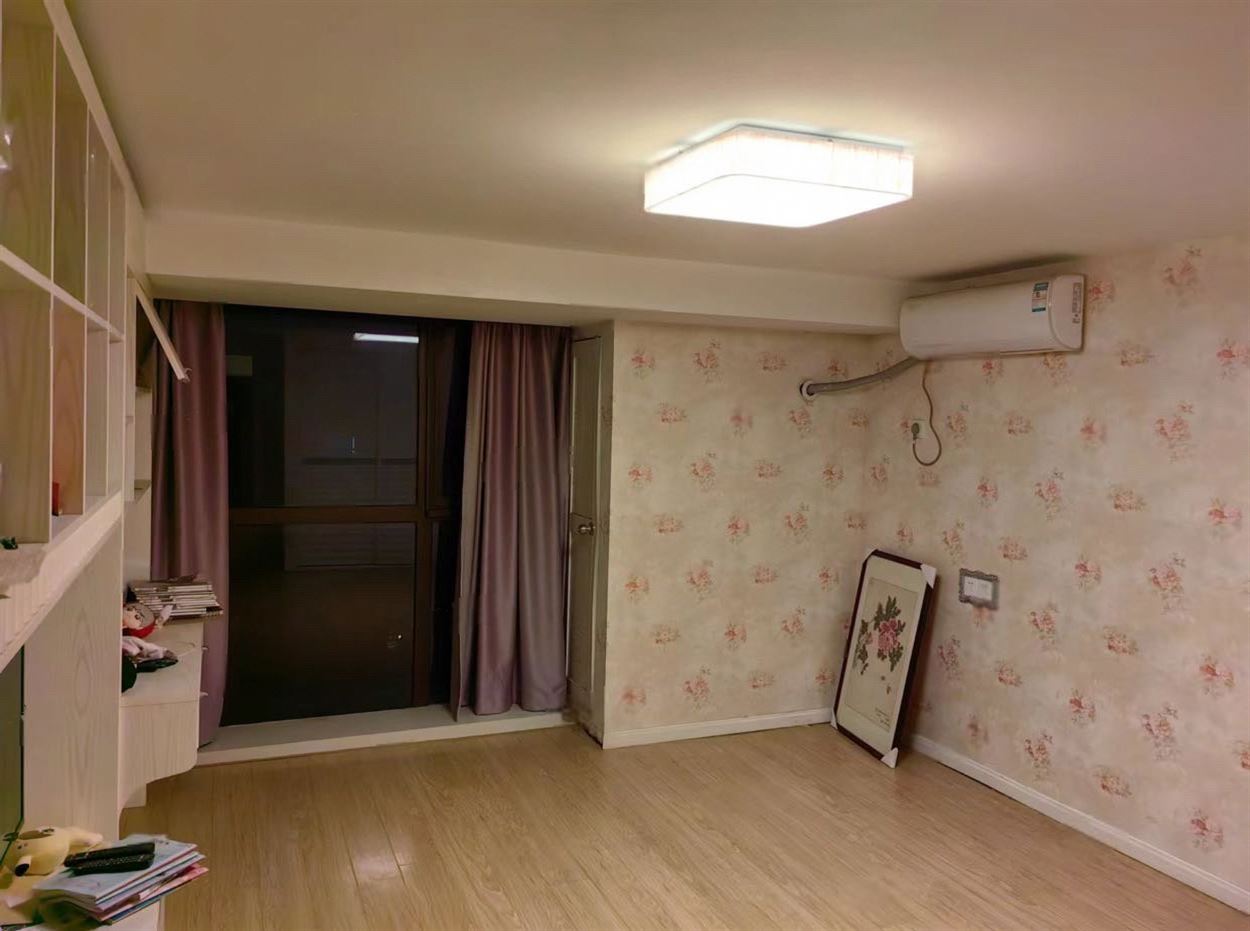 恒隆国际 2室2厅1卫 70m&sup2;
