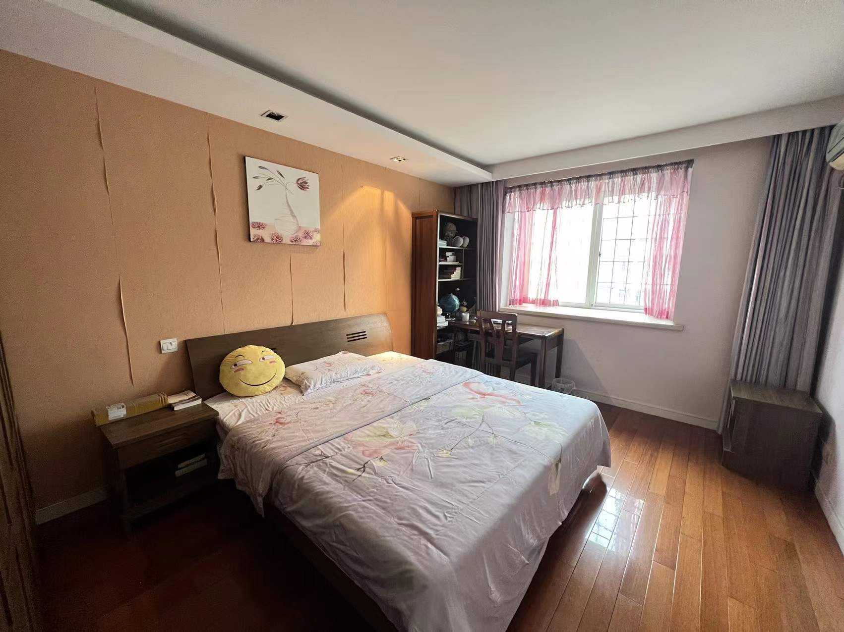 东昇花园 4室2厅2卫 146m&sup2;