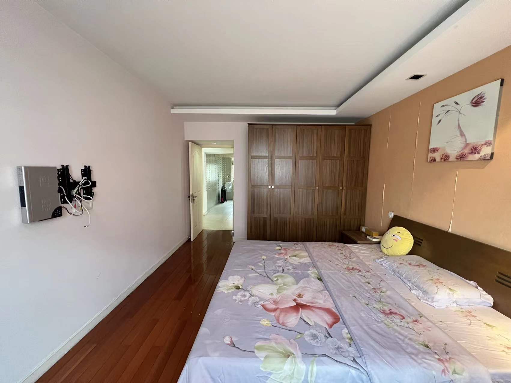 东昇花园 4室2厅2卫 146m&sup2;