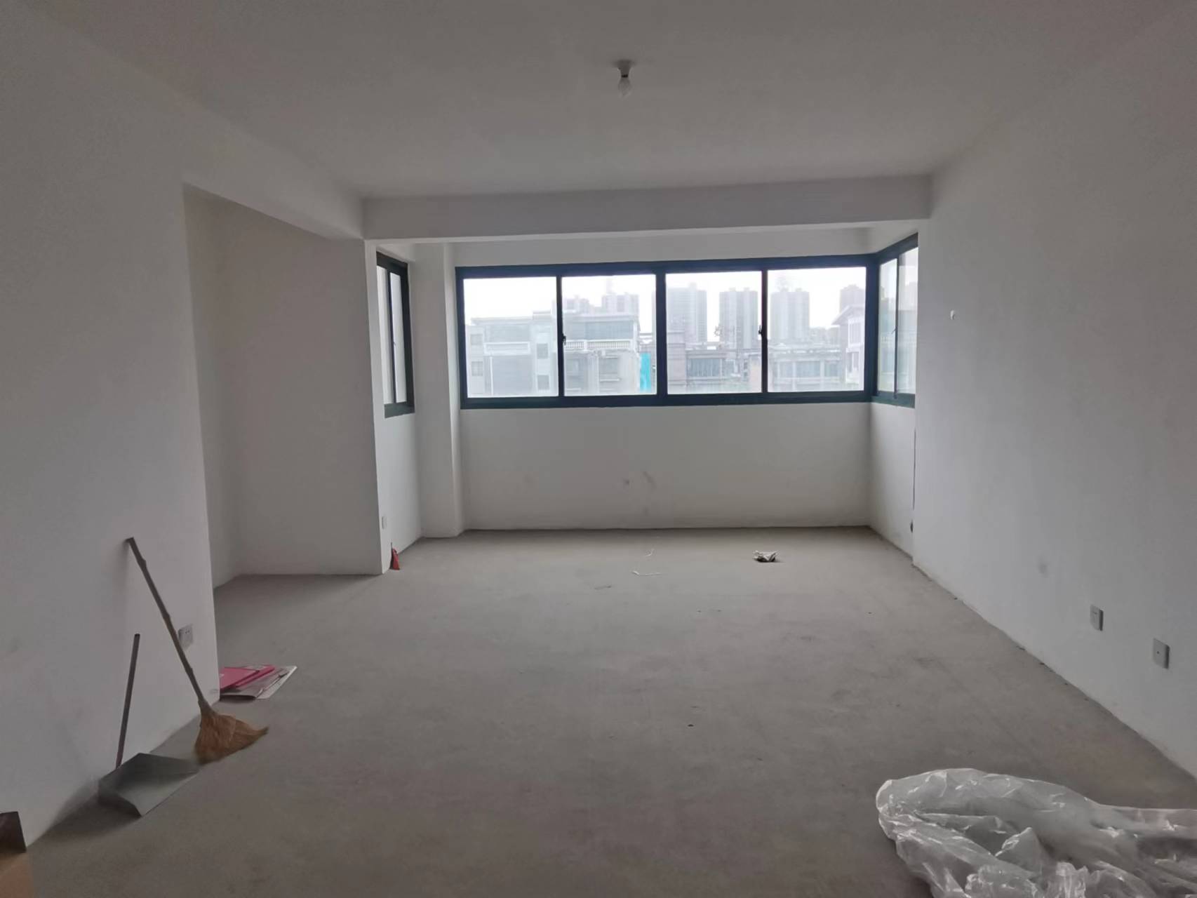 名人世家 3室2厅2卫 146.48m&sup2;