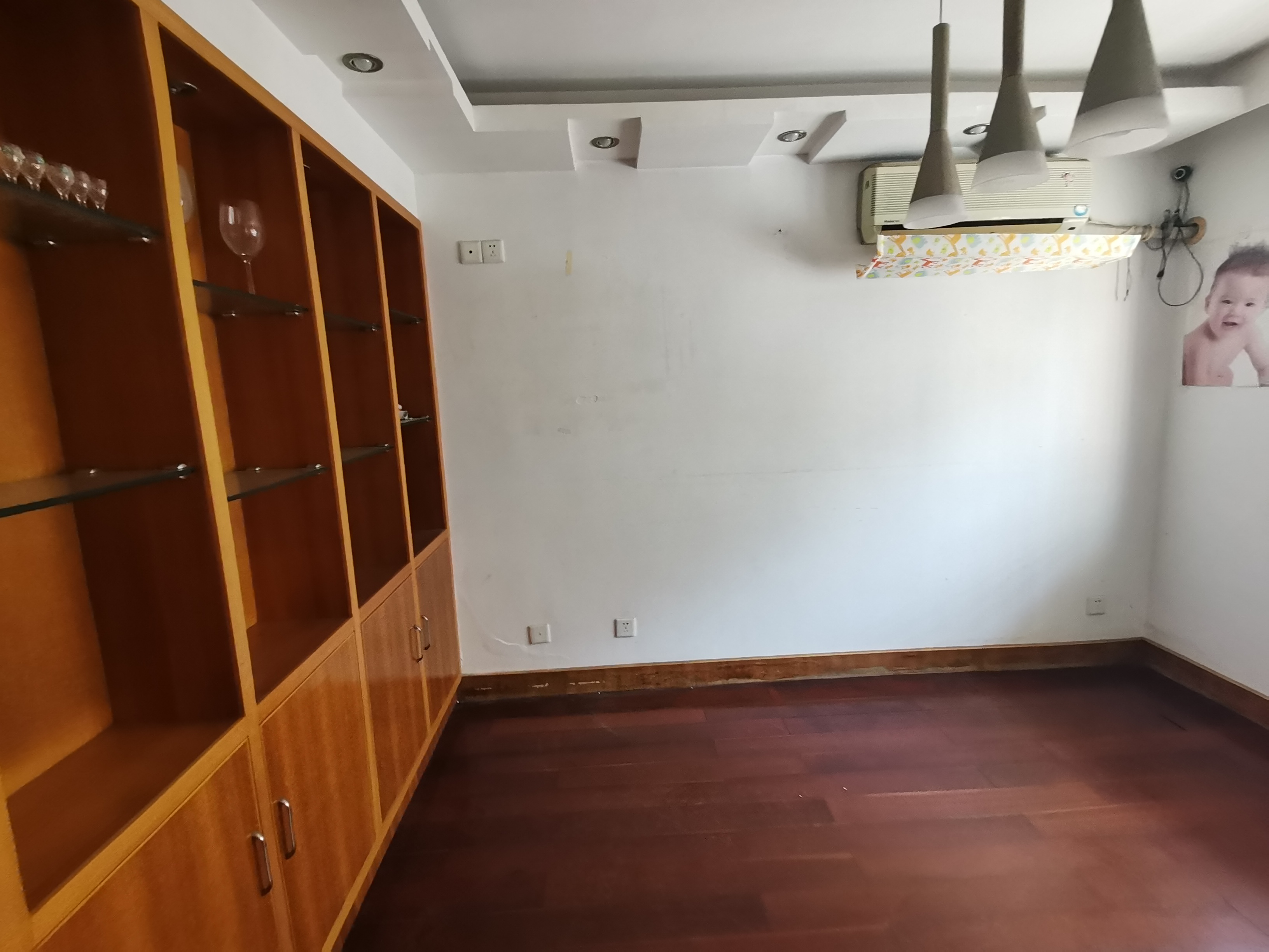 秀水华庭西区 4室2厅3卫 220m&sup2;