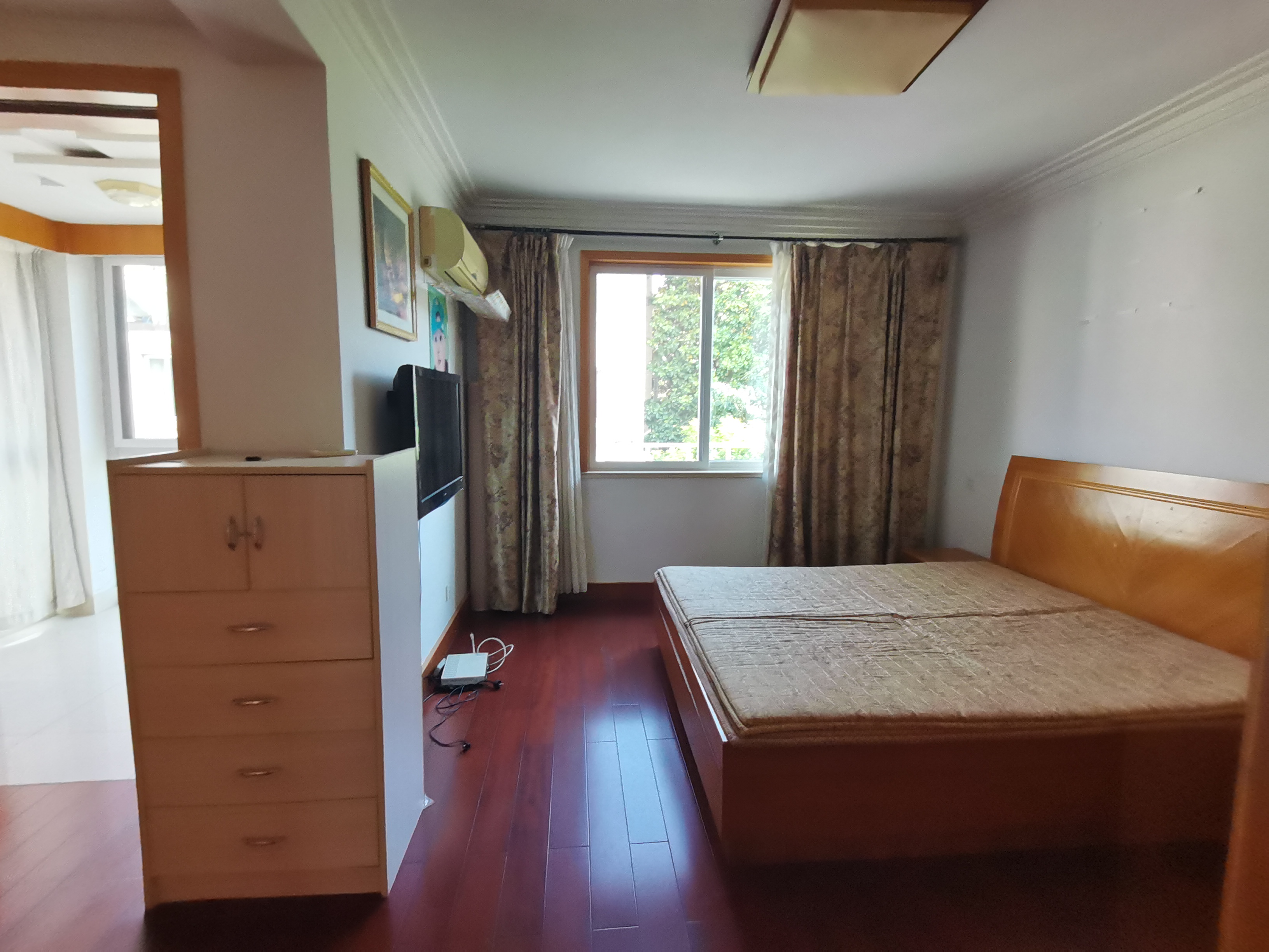 秀水华庭西区 4室2厅3卫 220m&sup2;