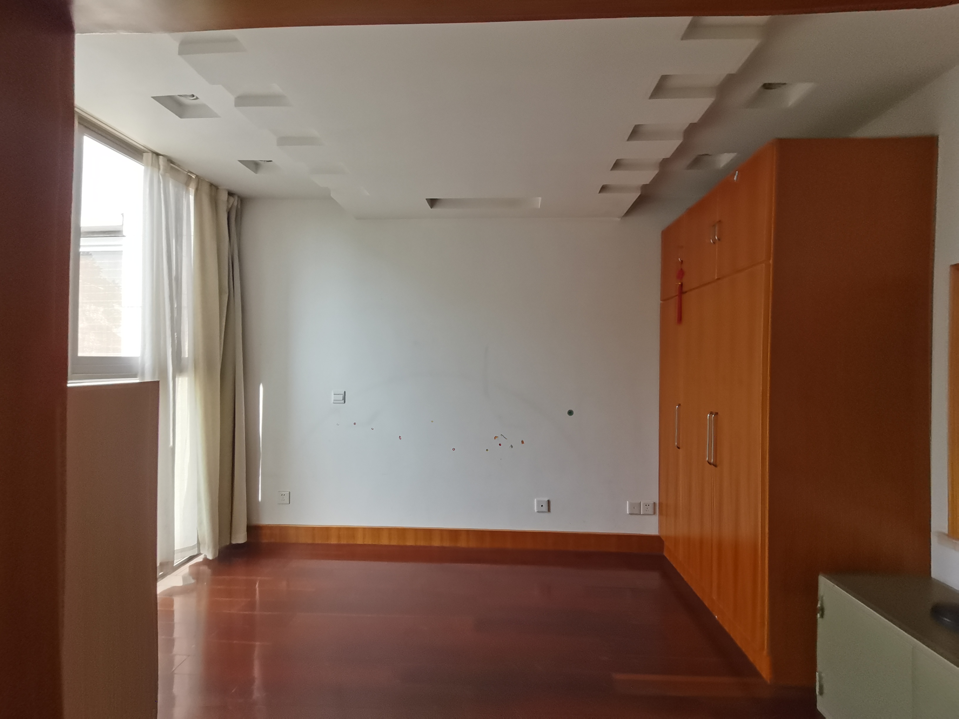 秀水华庭西区 4室2厅3卫 220m&sup2;