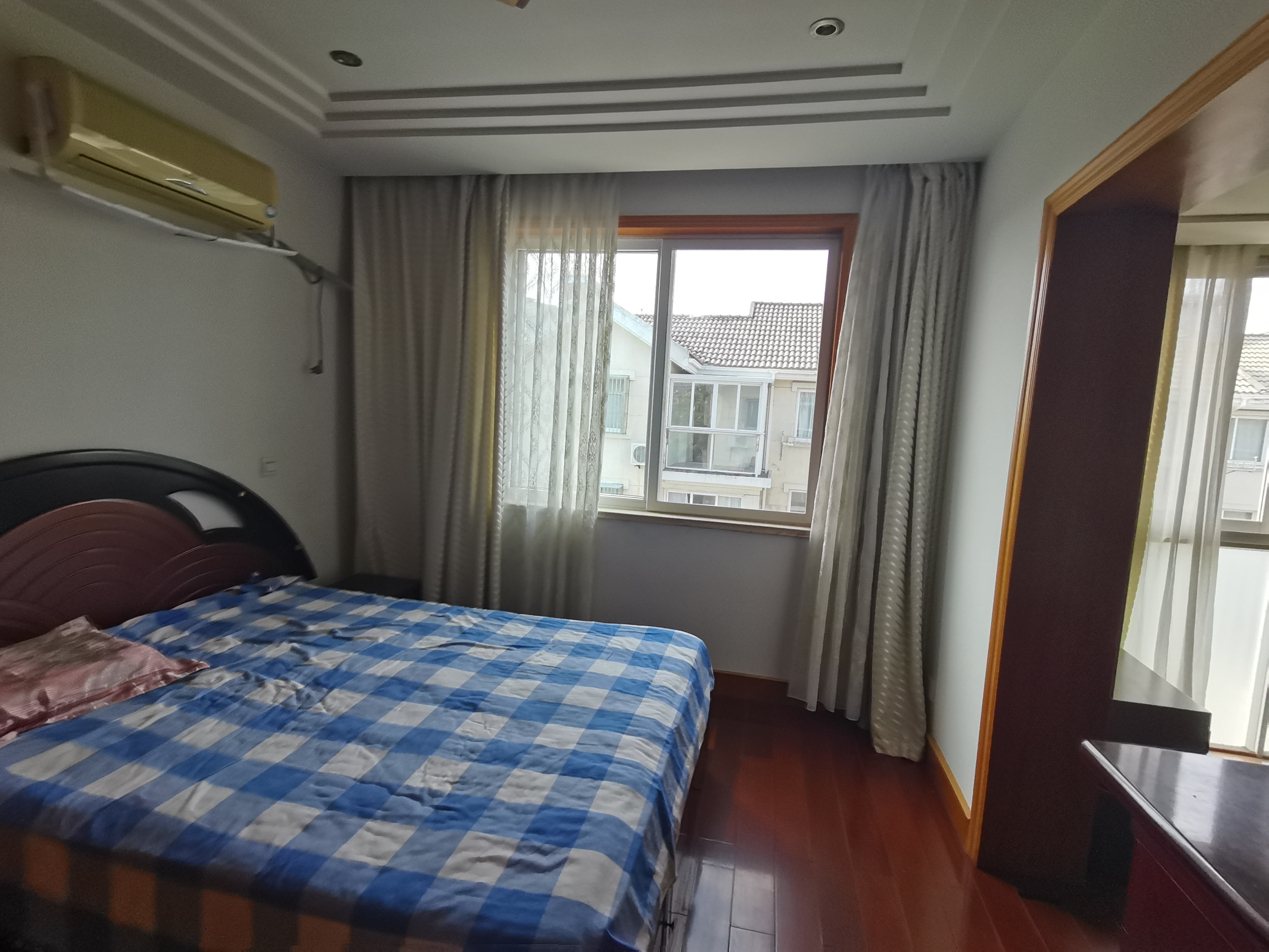 秀水华庭西区 4室2厅3卫 220m&sup2;