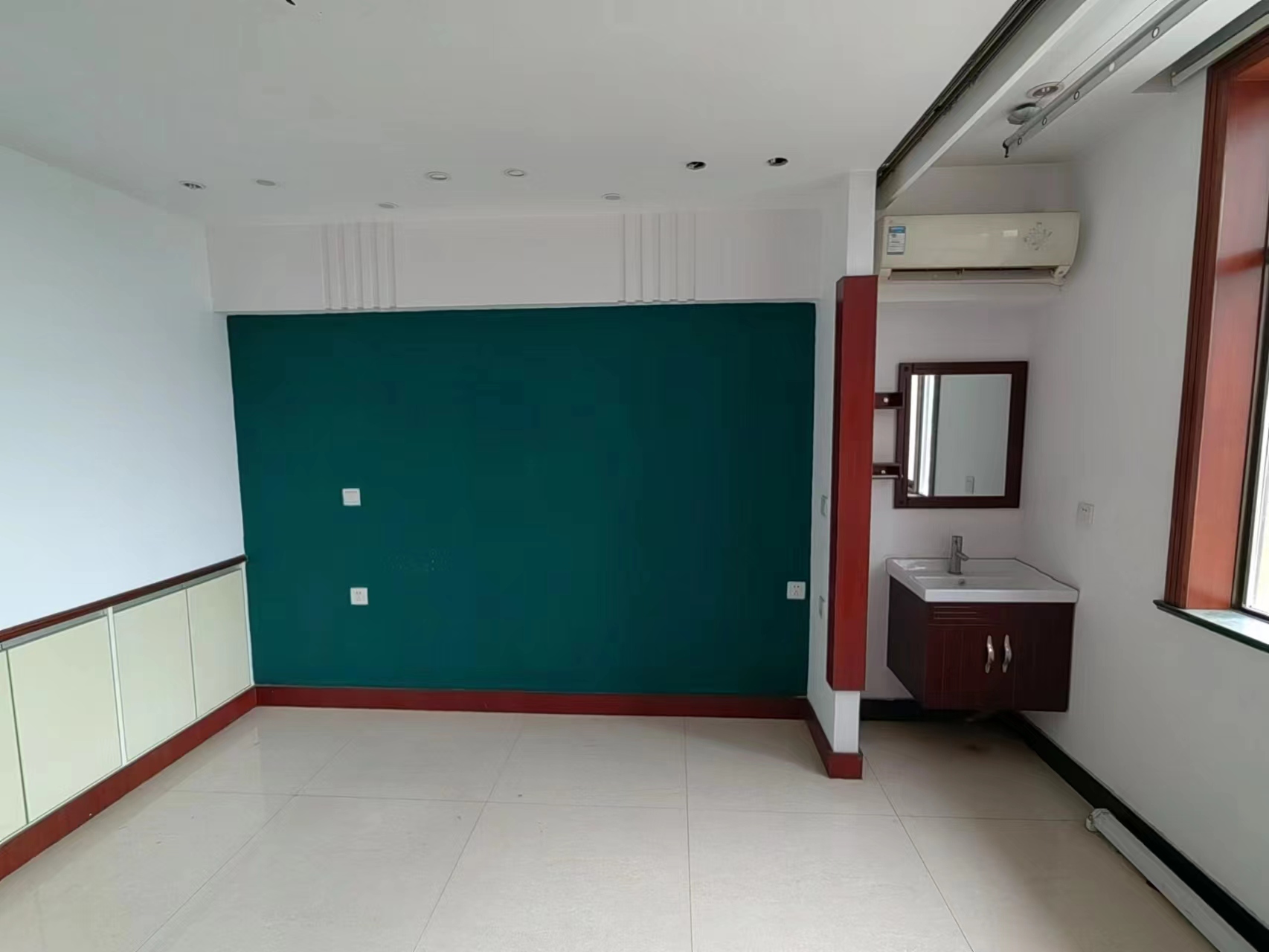 美丽华红木大世界 1室1厅1卫 55m²
