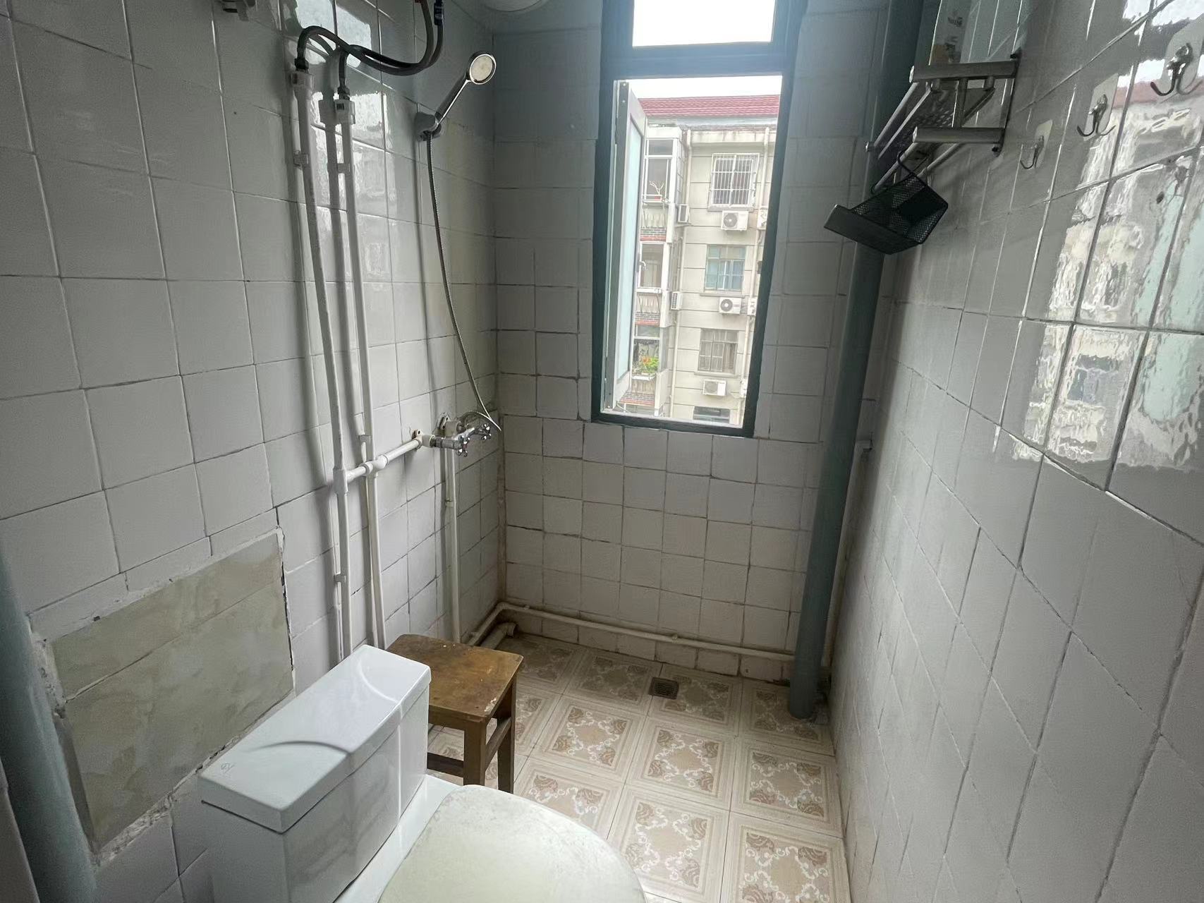 易家桥新村 2室1厅1卫 65m&sup2;