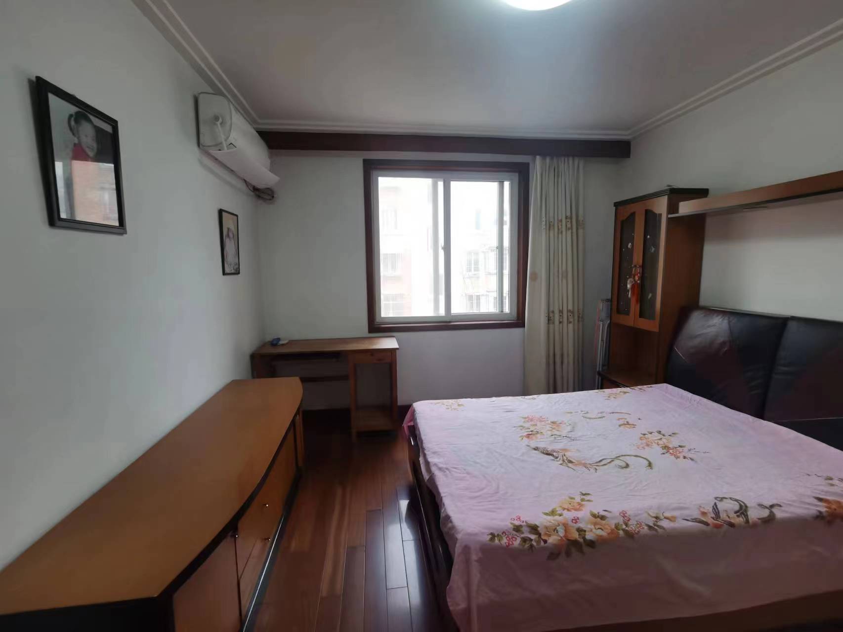 苏东花苑 3室2厅2卫 130m&sup2;