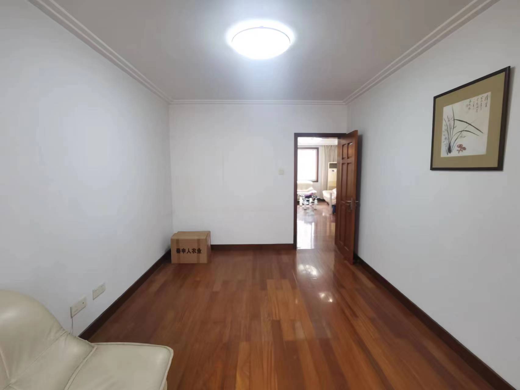 苏东花苑 3室2厅2卫 130m&sup2;