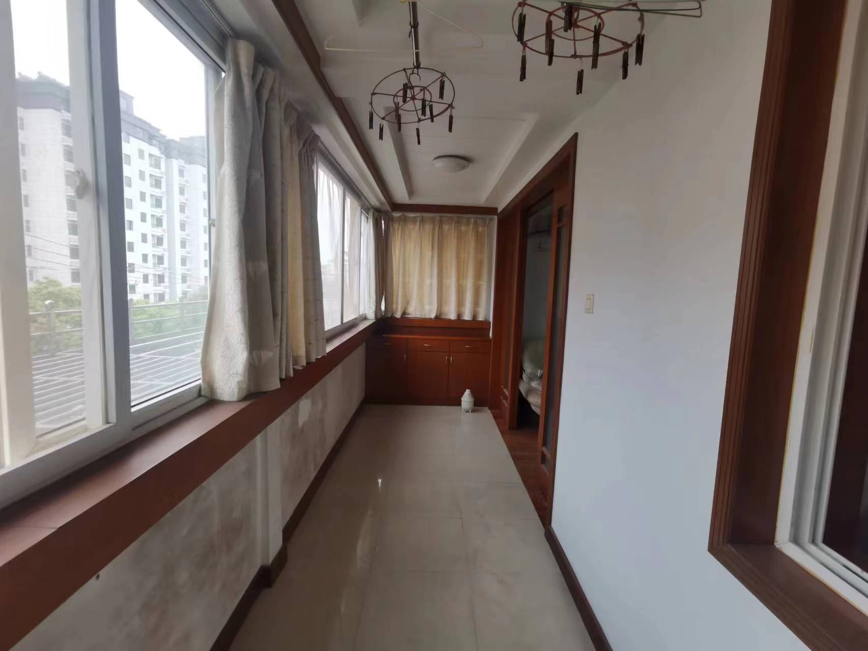 苏东花苑 3室2厅2卫 130m&sup2;