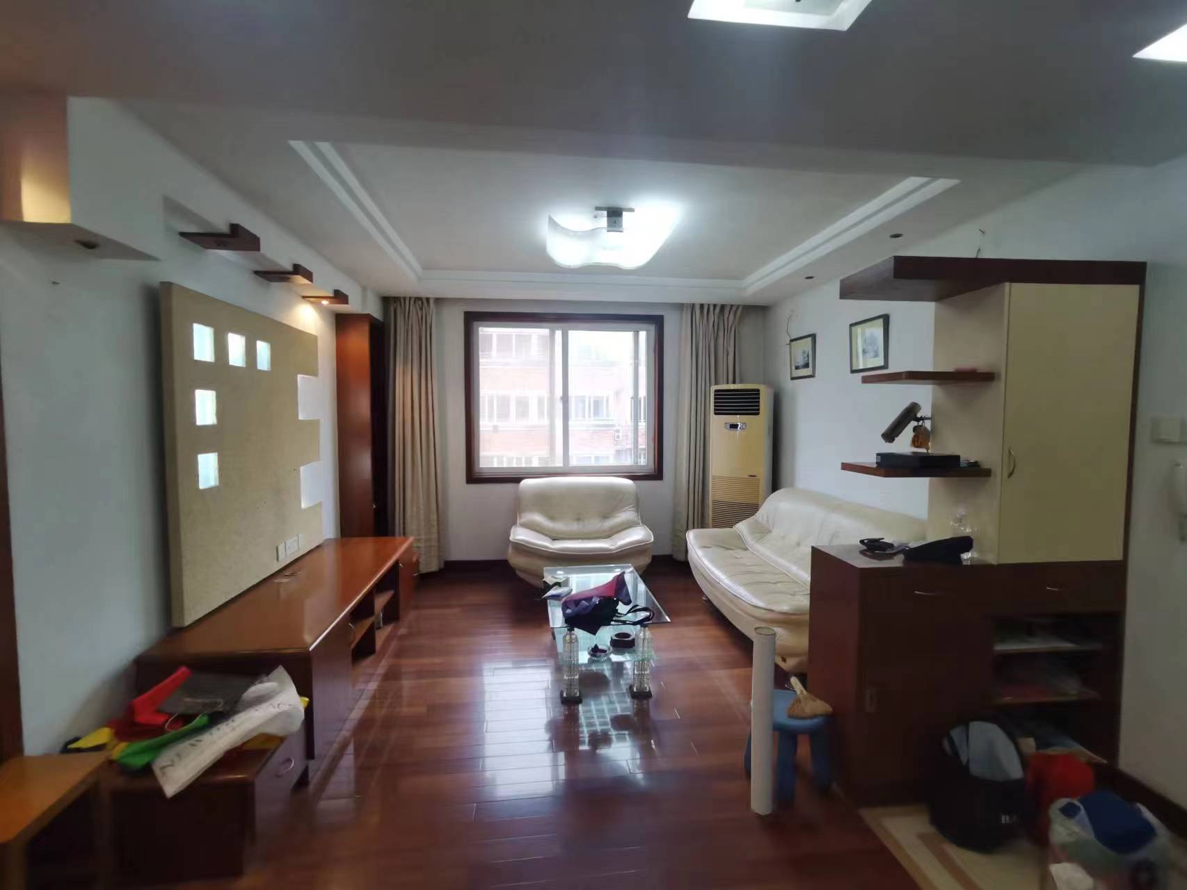 苏东花苑 3室2厅2卫 130m&sup2;
