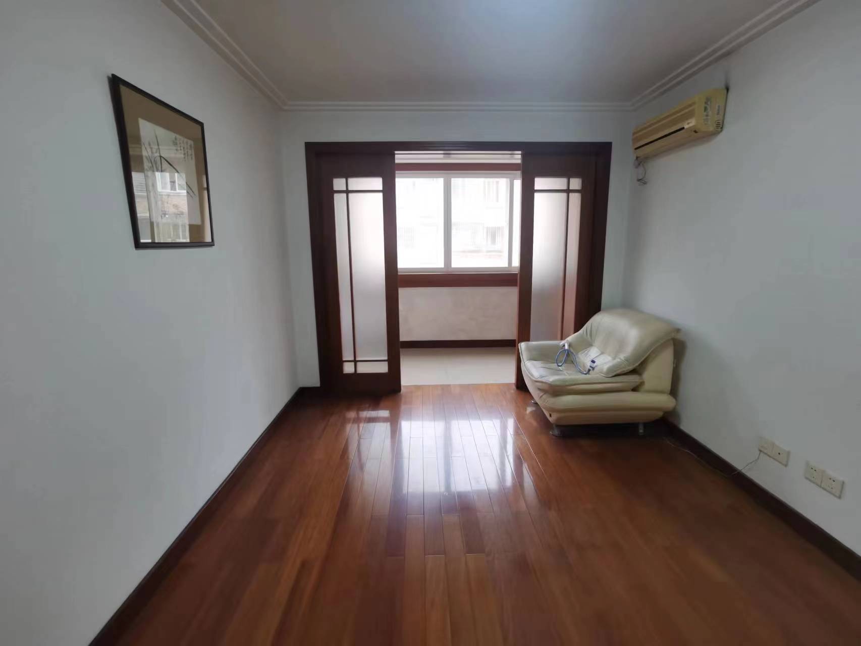 苏东花苑 3室2厅2卫 130m&sup2;