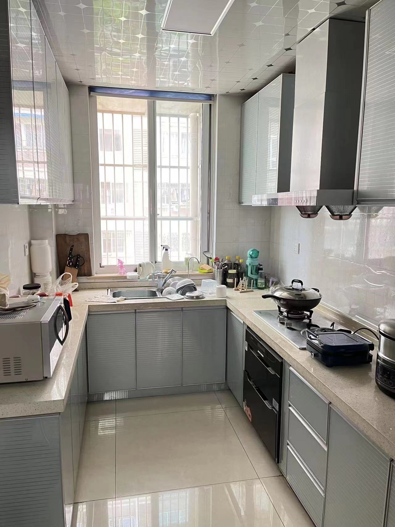 天虹苑 3室2厅2卫 128m&sup2;