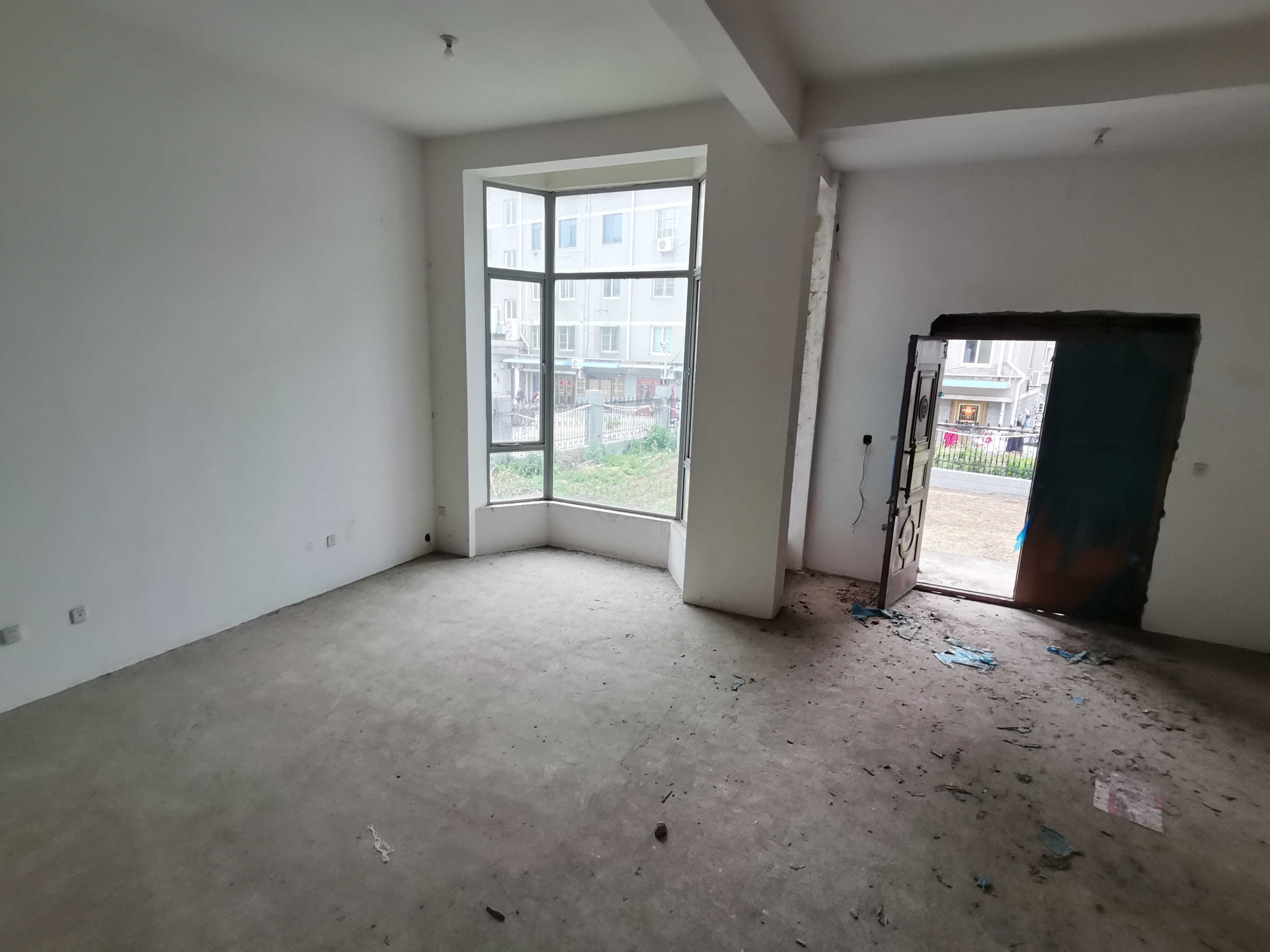 华德大唐花苑 5室2厅3卫 35345.00m²
