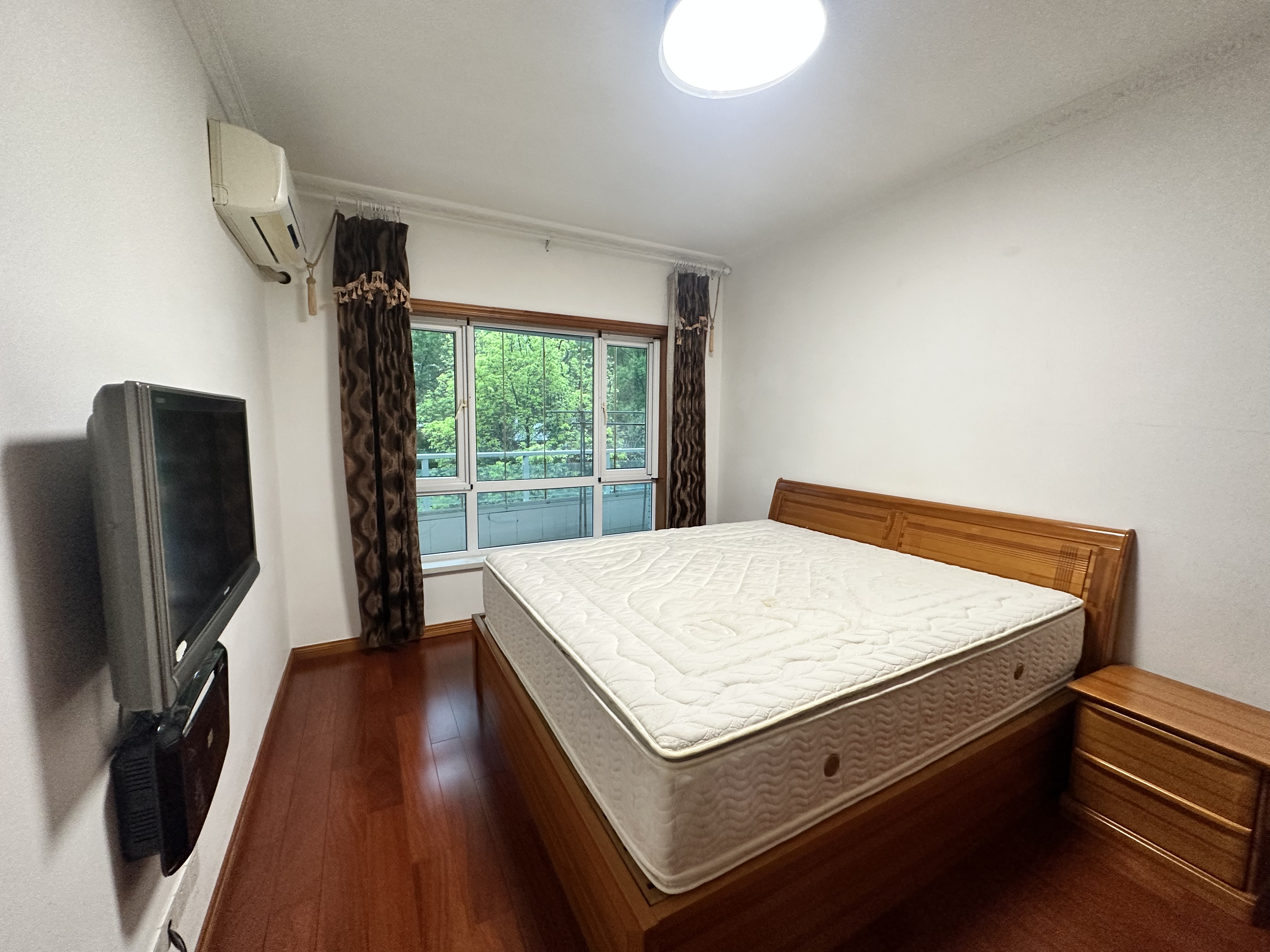 天安花园 3室2厅2卫 140m&sup2;