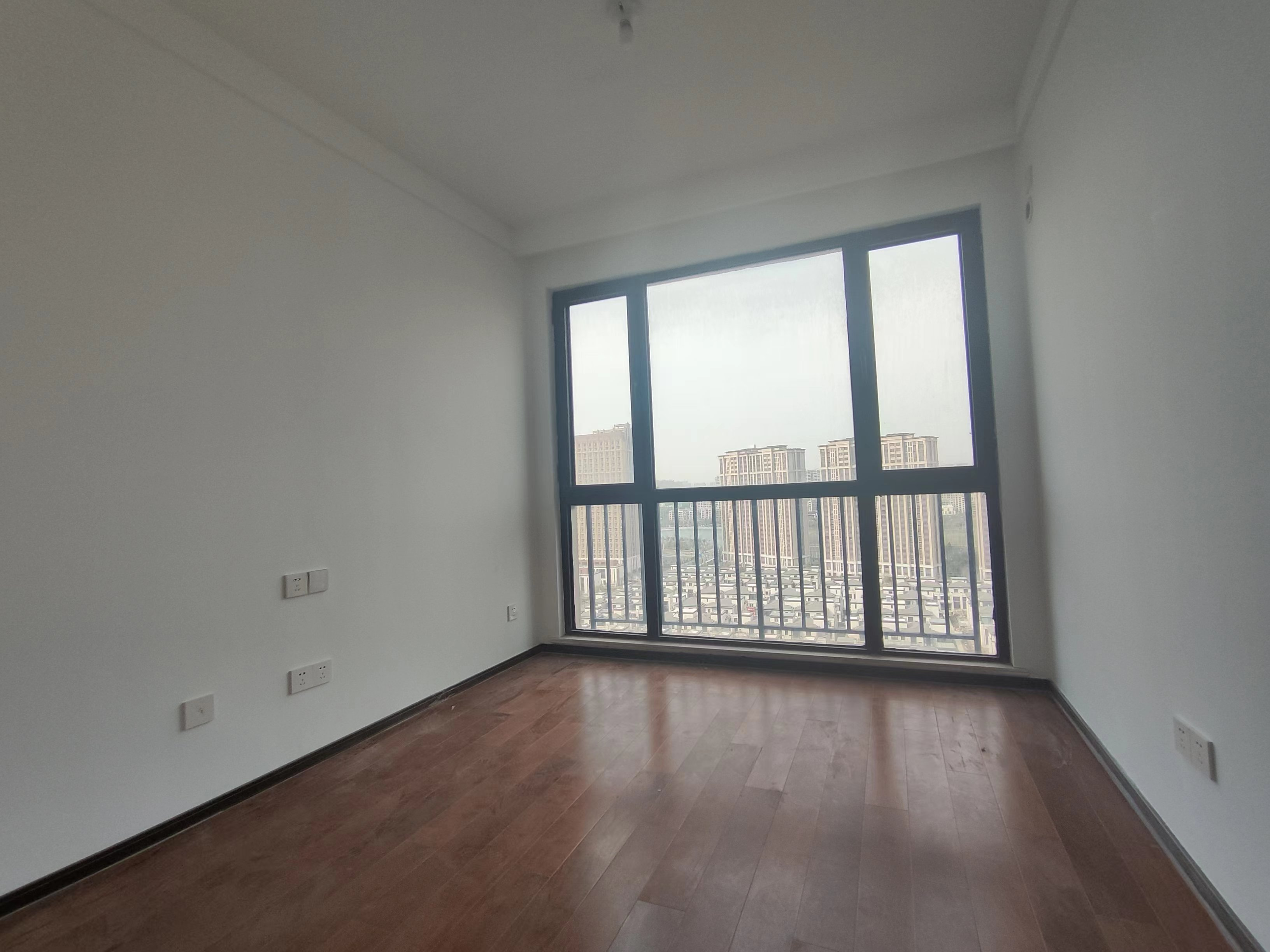 云樾东方 3室2厅2卫 124m&sup2;