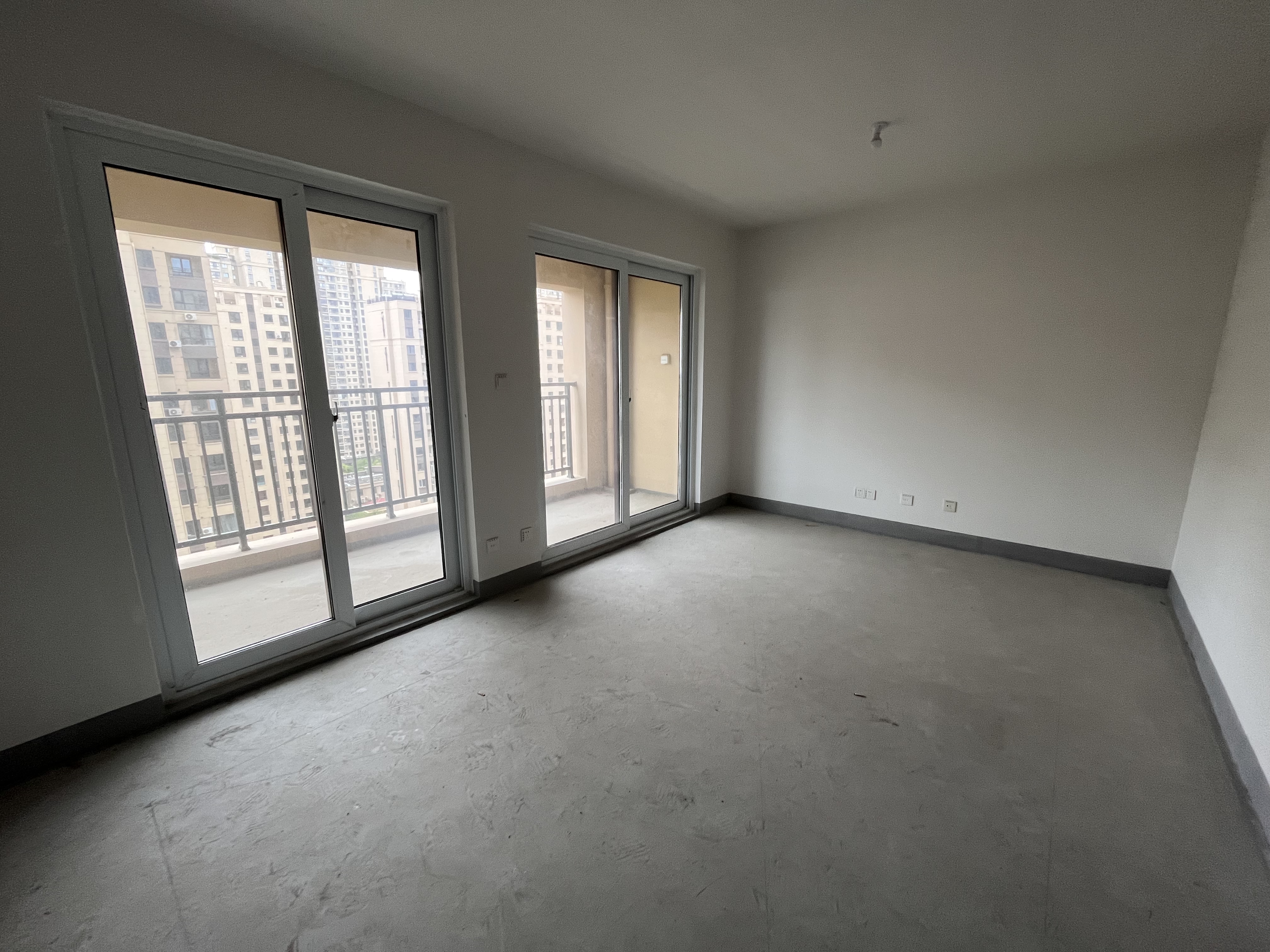 世茂九龙庭 3室2厅1卫 89m²