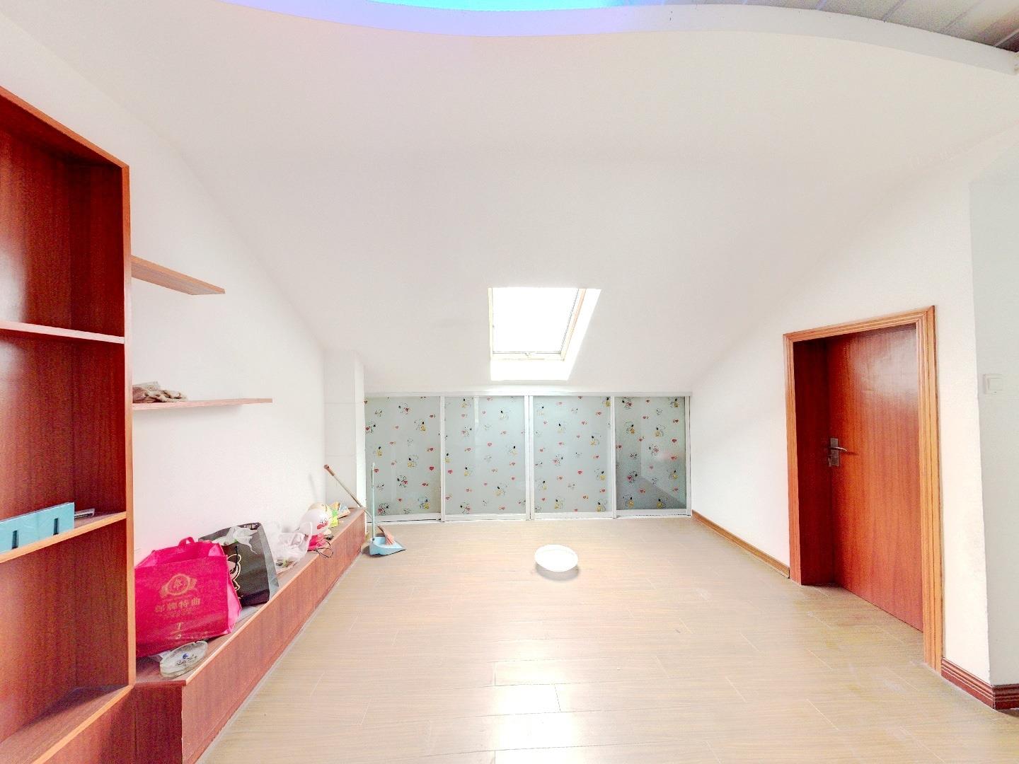 越江新村 3室2厅2卫 135.52m&sup2;