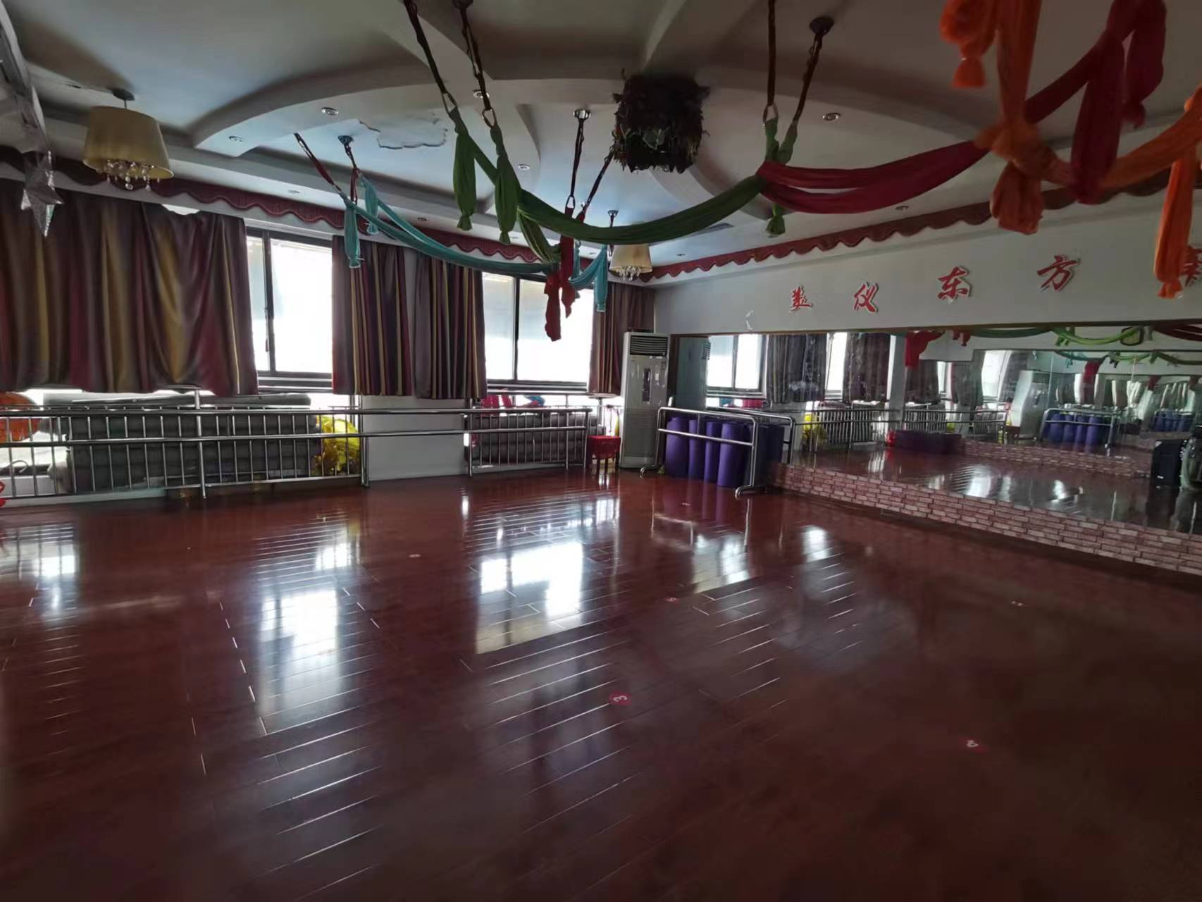 太阳鑫城 3室2厅2卫 150m²