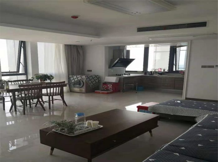 凤凰文化广场 3室1厅2卫 144m&sup2;