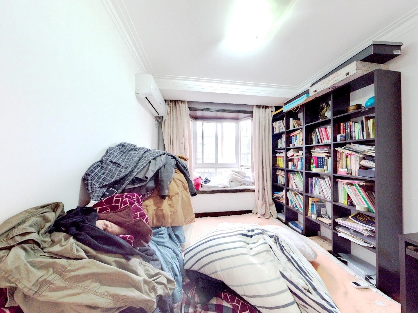 虹景园 3室2厅1卫 131m&sup2;