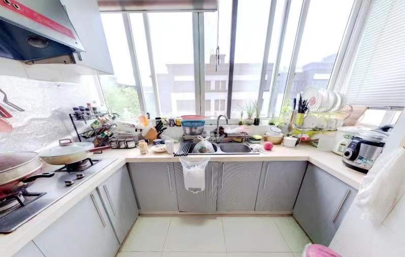 虹景园 3室2厅1卫 131m&sup2;