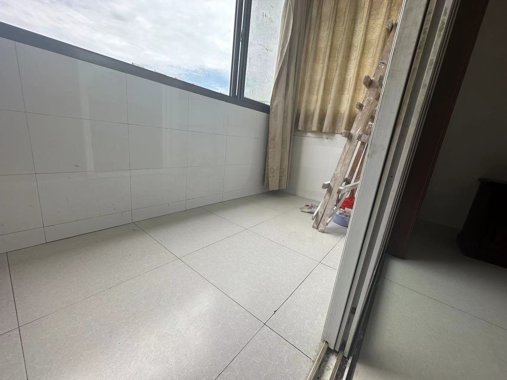 泰山公寓 3室2厅1卫 100m&sup2;