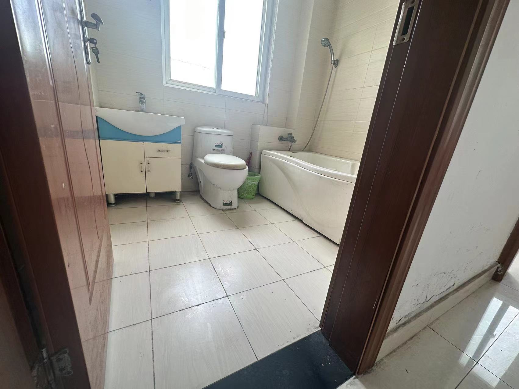 泰山公寓 3室2厅1卫 100m&sup2;