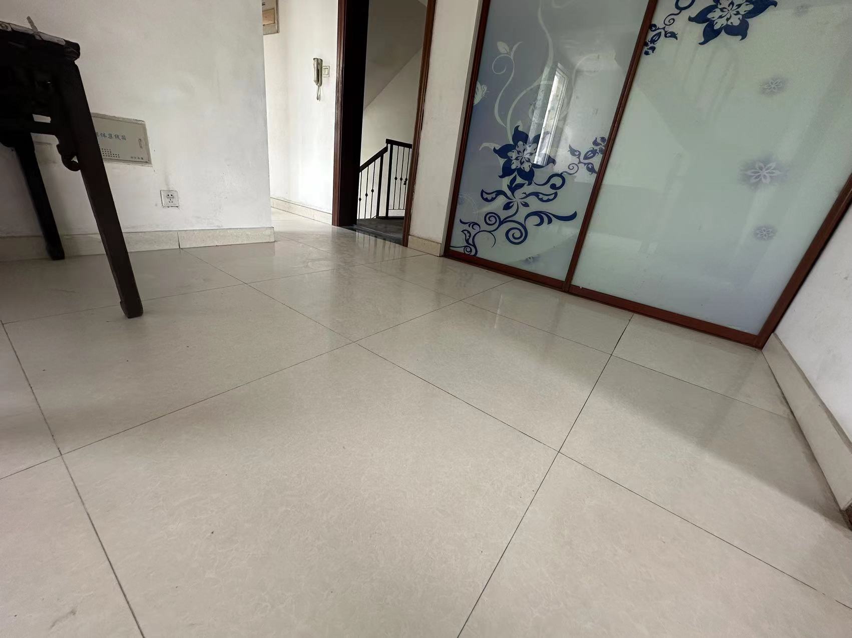 泰山公寓 3室2厅1卫 100m&sup2;