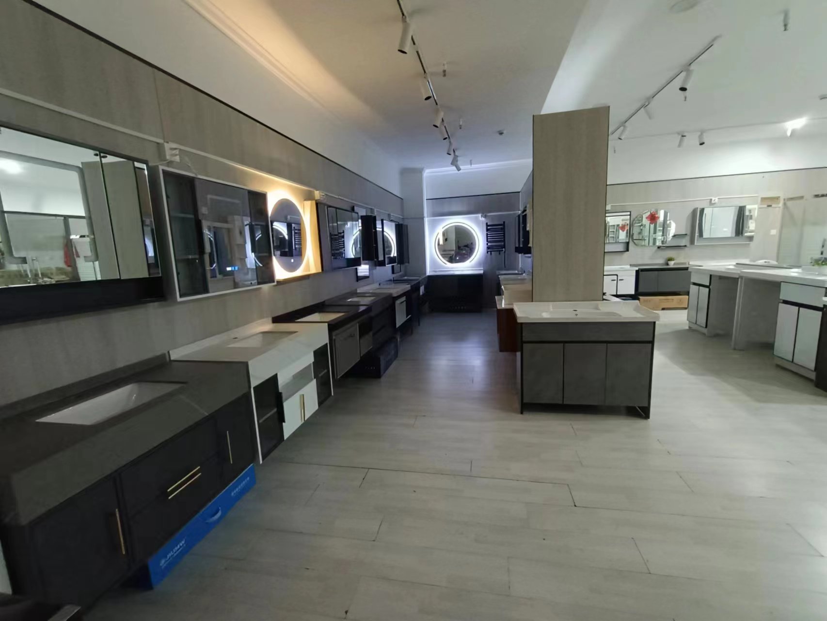 鸿运装饰城 1室1厅1卫 53.09m&sup2;