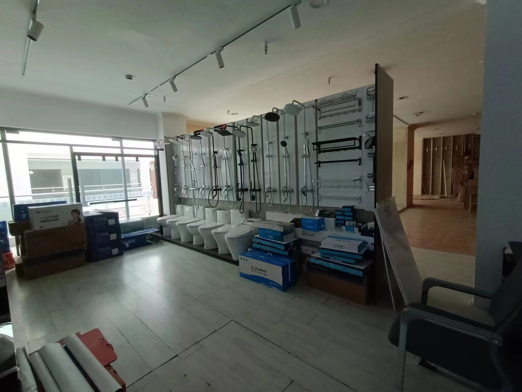 鸿运装饰城 1室1厅1卫 53.09m&sup2;