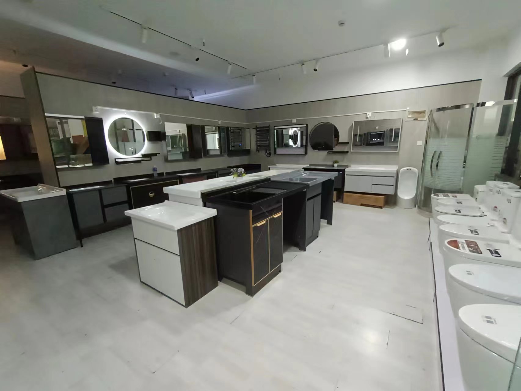 鸿运装饰城 1室1厅1卫 53.09m&sup2;