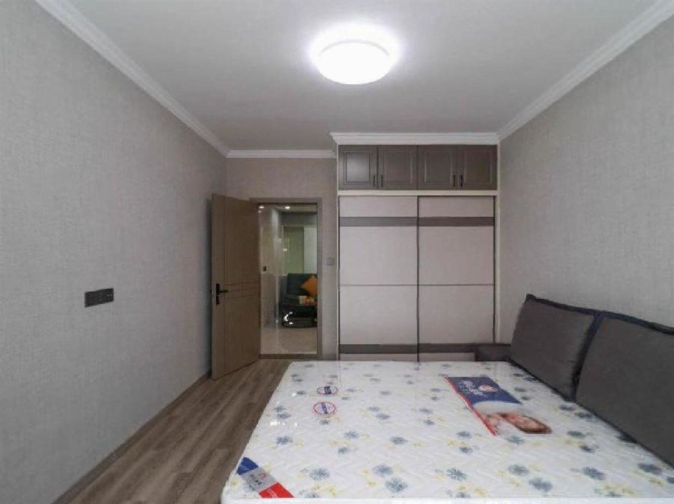 虹南小区 3室2厅1卫 99m&sup2;