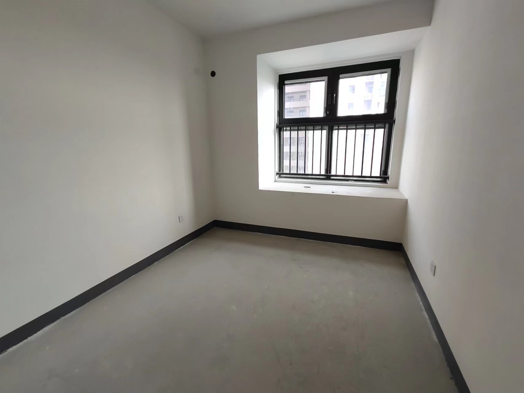 绿地新里城 3室2厅1卫 90m&sup2;