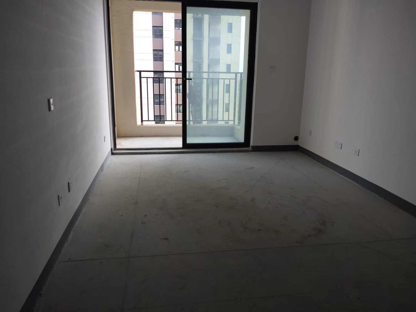 绿地新里城 3室2厅1卫 90m&sup2;