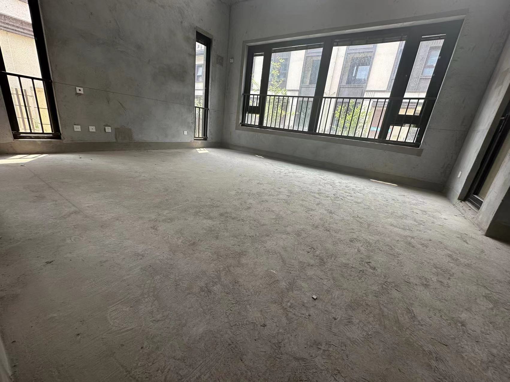 湖山源著 5室2厅3卫 242m²