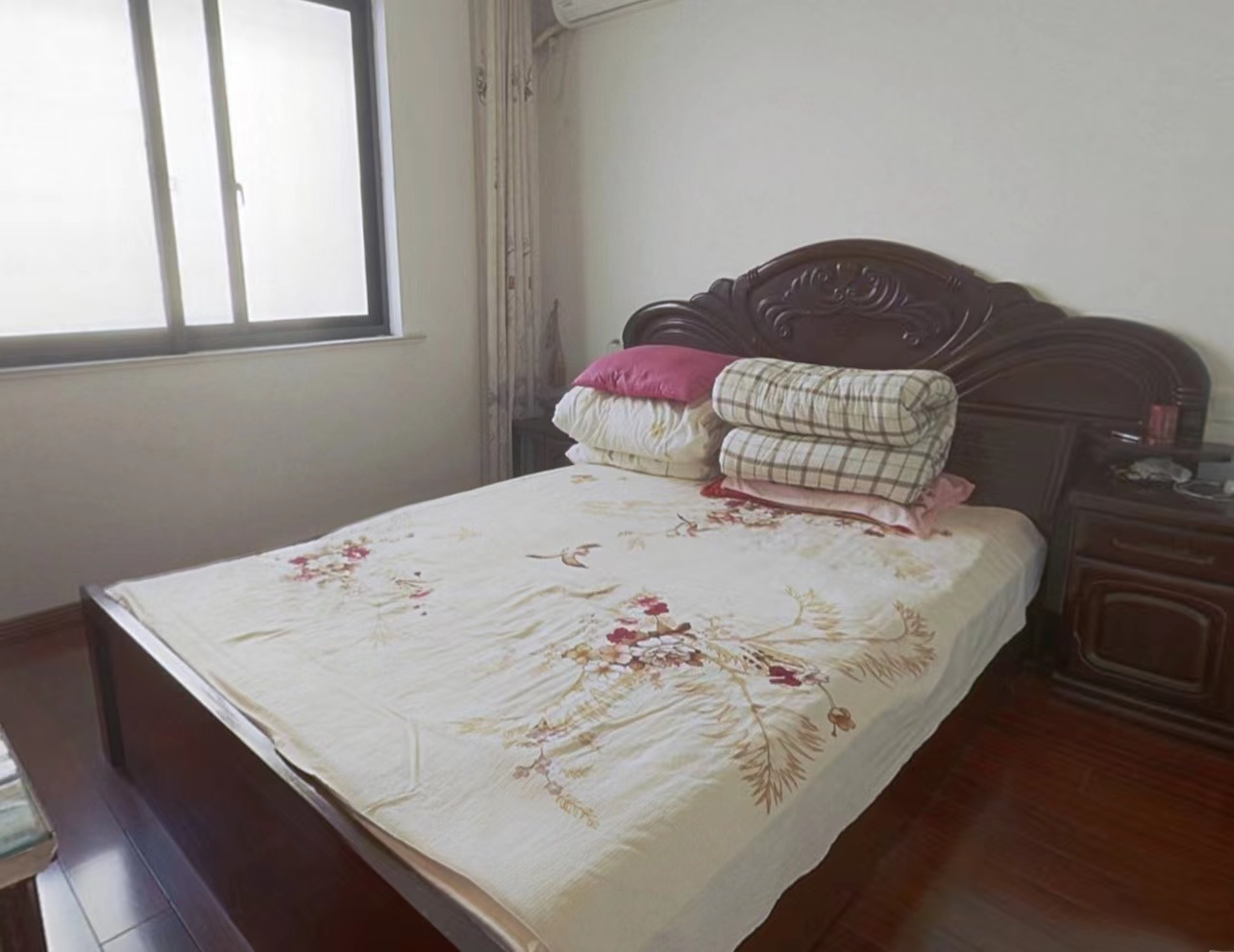 小石桥花苑 3室2厅2卫 135m&sup2;